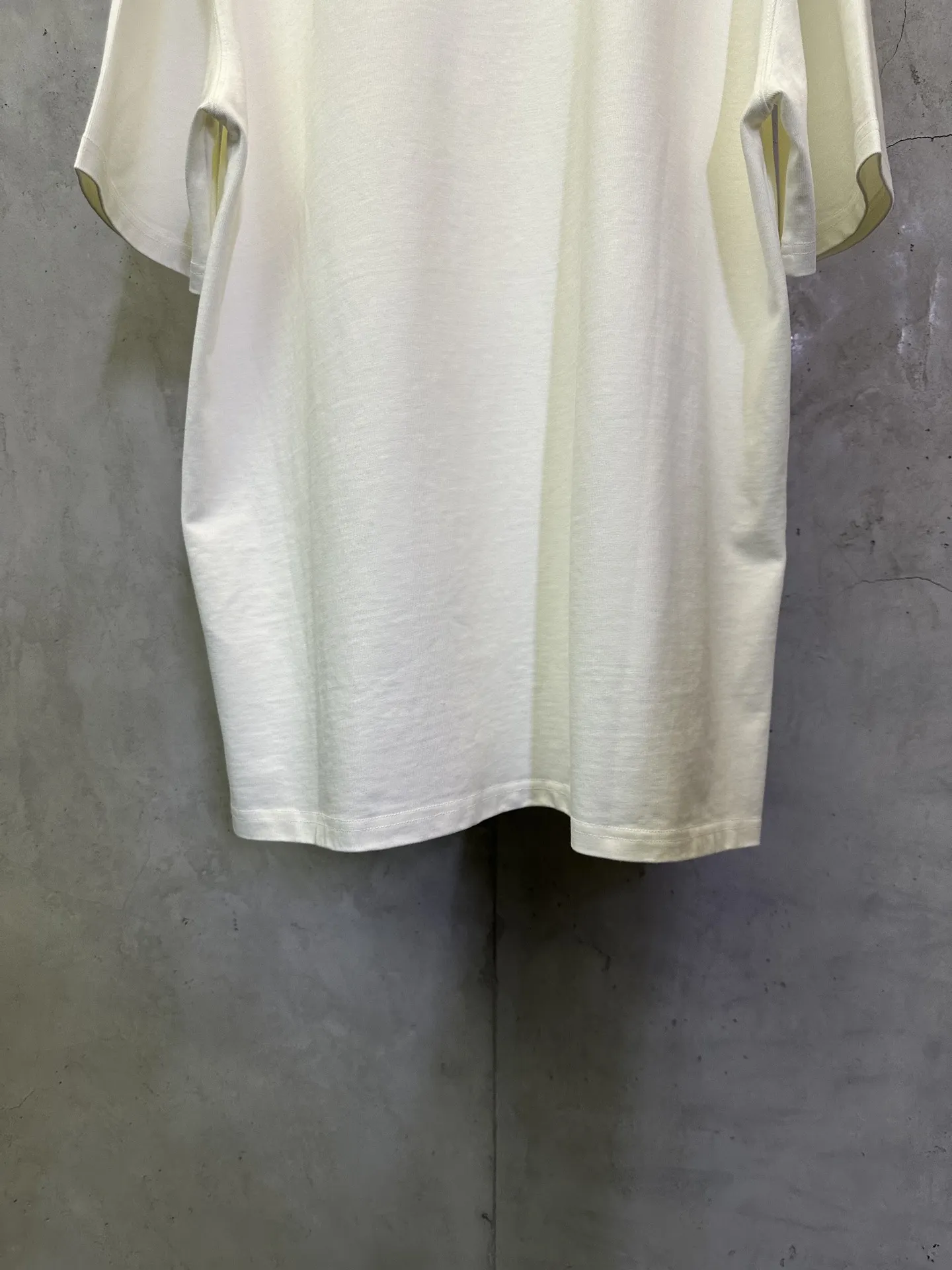 Pearl-Embellished Logo Heavyweight T-Shirt D22512782 — view 6