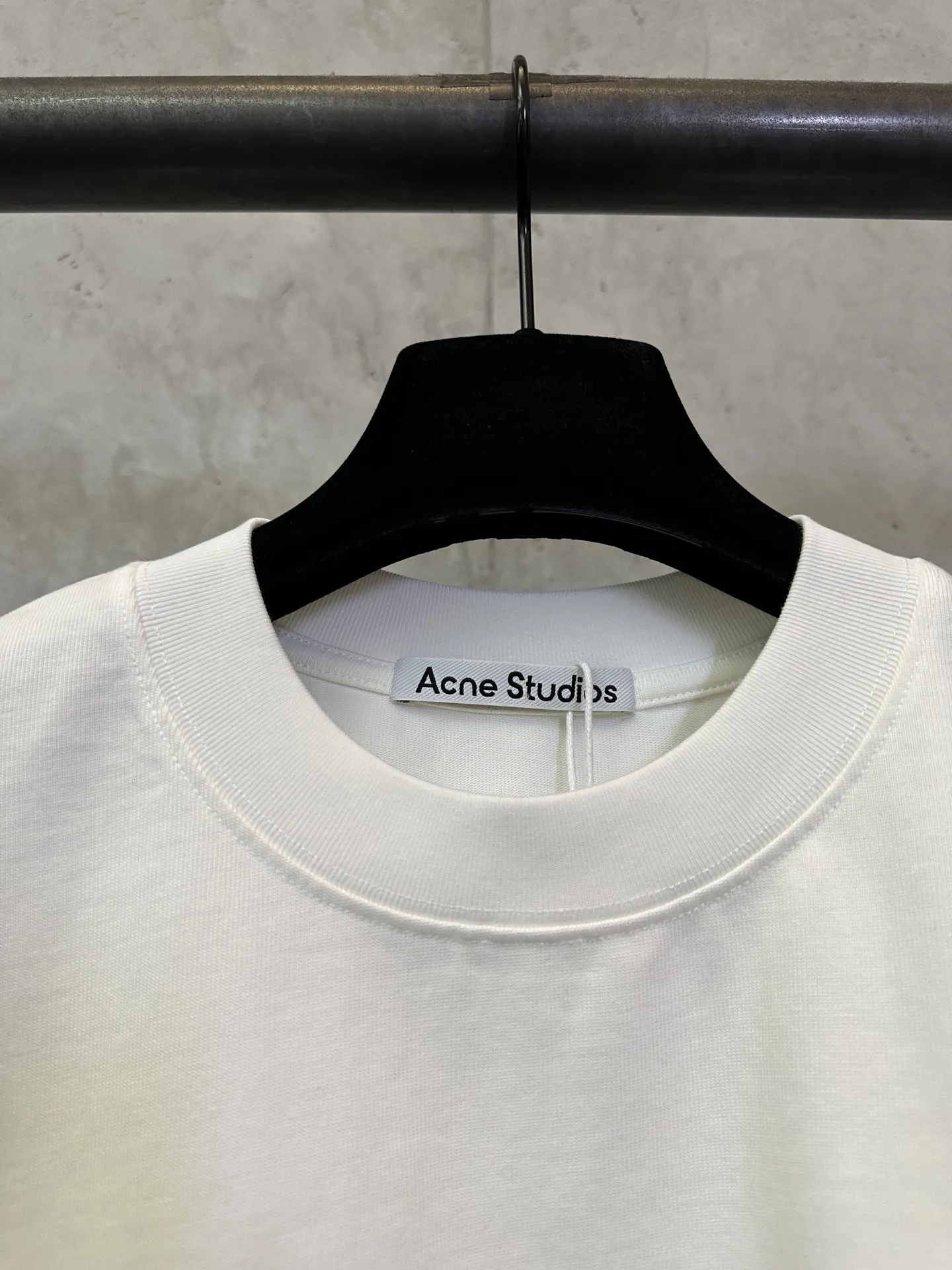 Pearl-Embellished Logo Heavyweight T-Shirt D22512782 — view 7