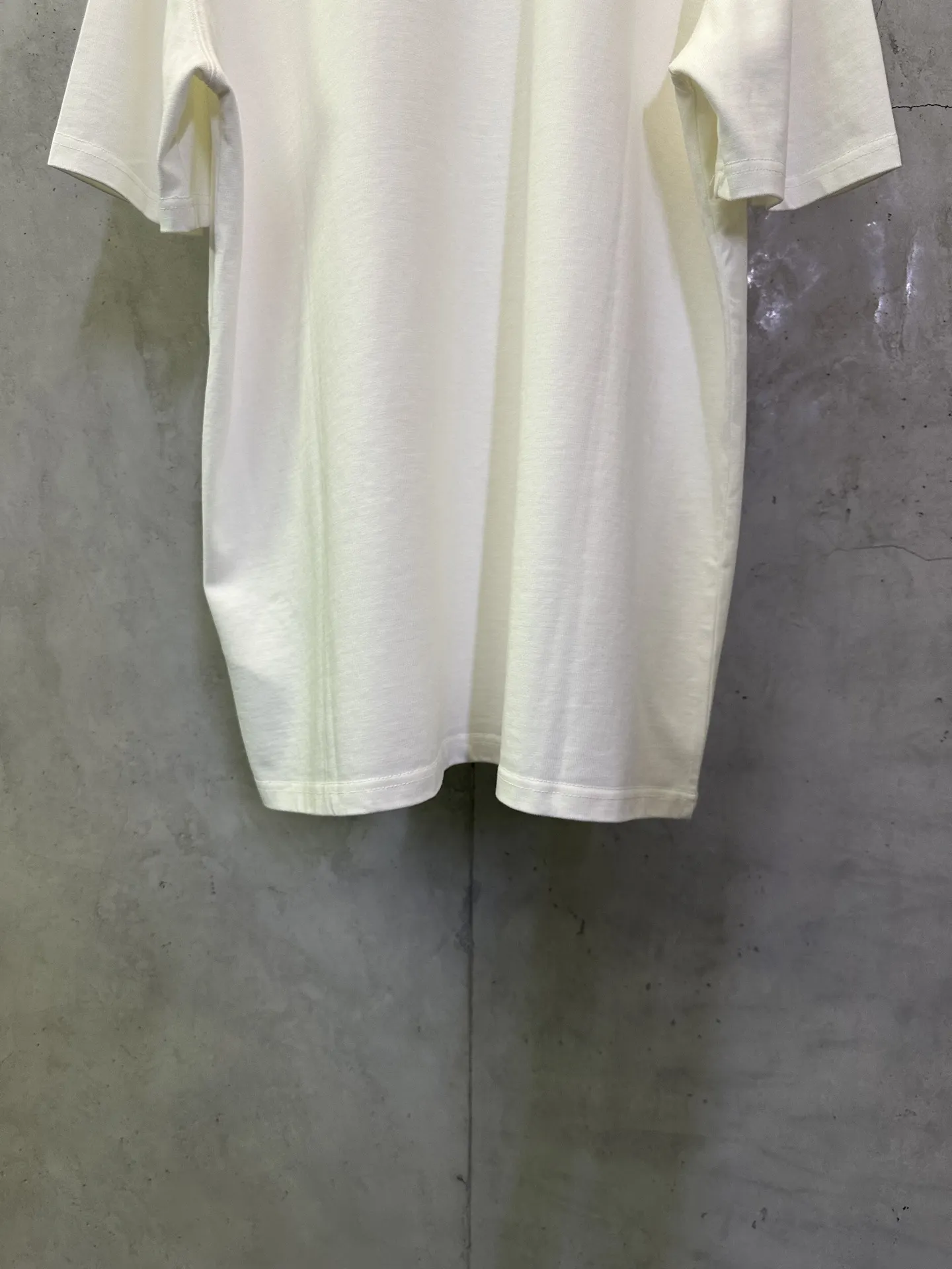 Logo Flocked Heavyweight Cotton T-Shirt D22512906 — view 4