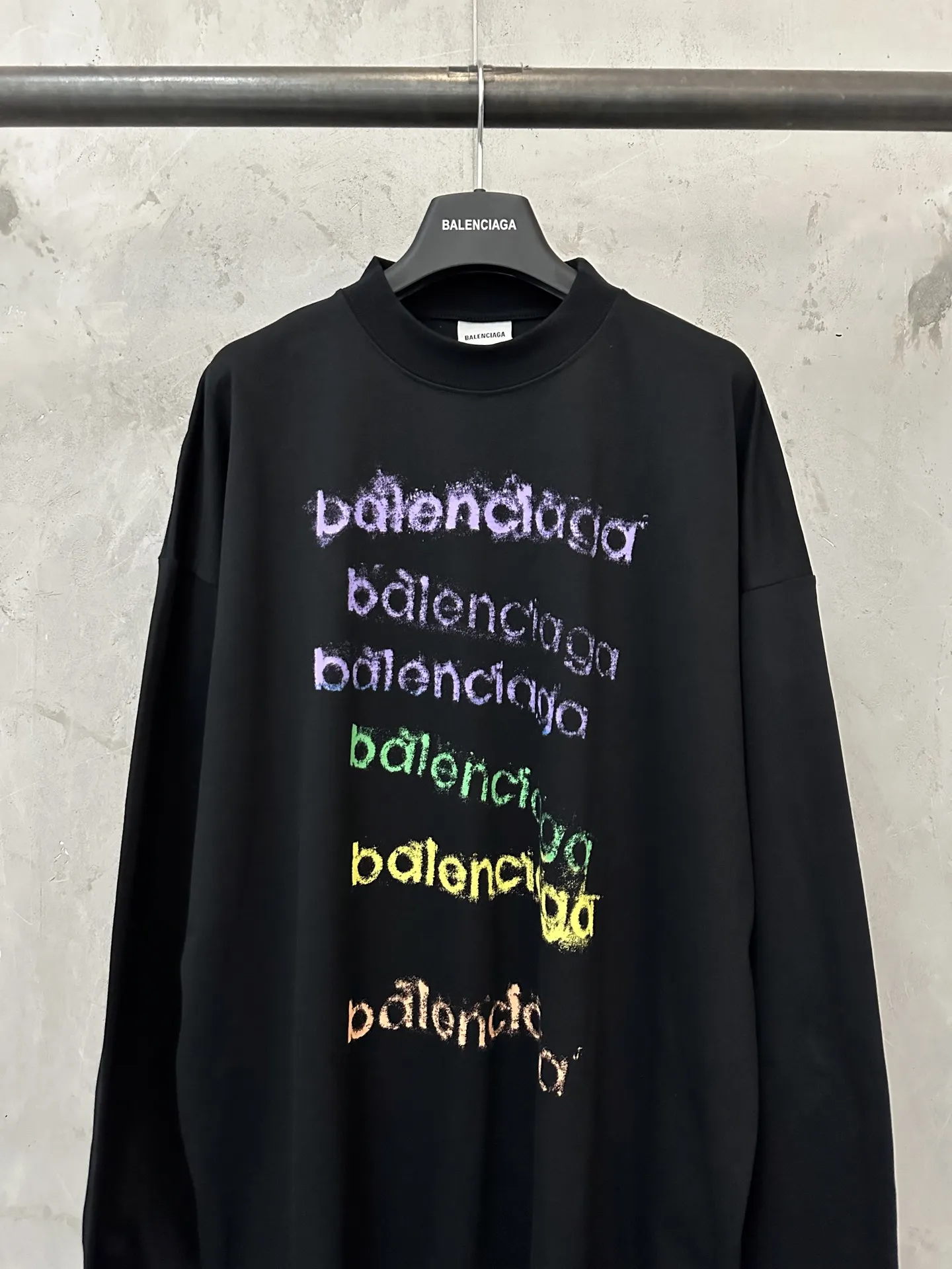 Rainbow Gradient Logo Long-Sleeve T-Shirt D23023501 — view 3