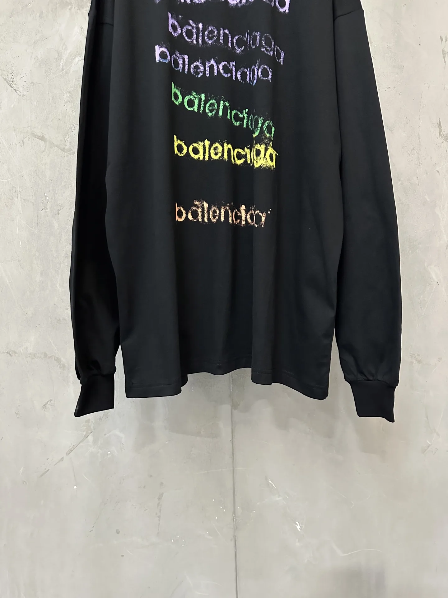 Rainbow Gradient Logo Long-Sleeve T-Shirt D23023501 — view 4