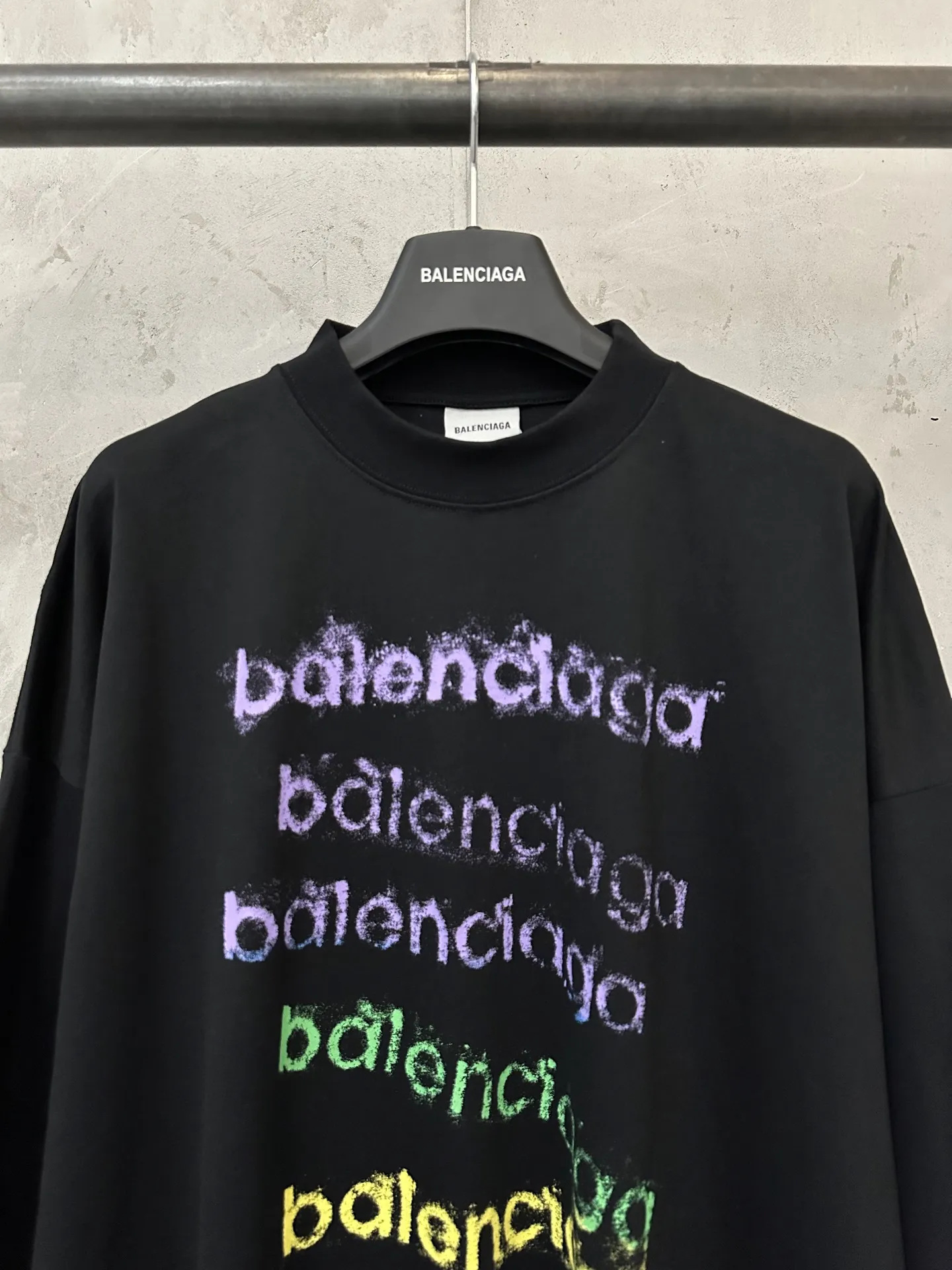 Rainbow Gradient Logo Long-Sleeve T-Shirt D23023501 — view 5