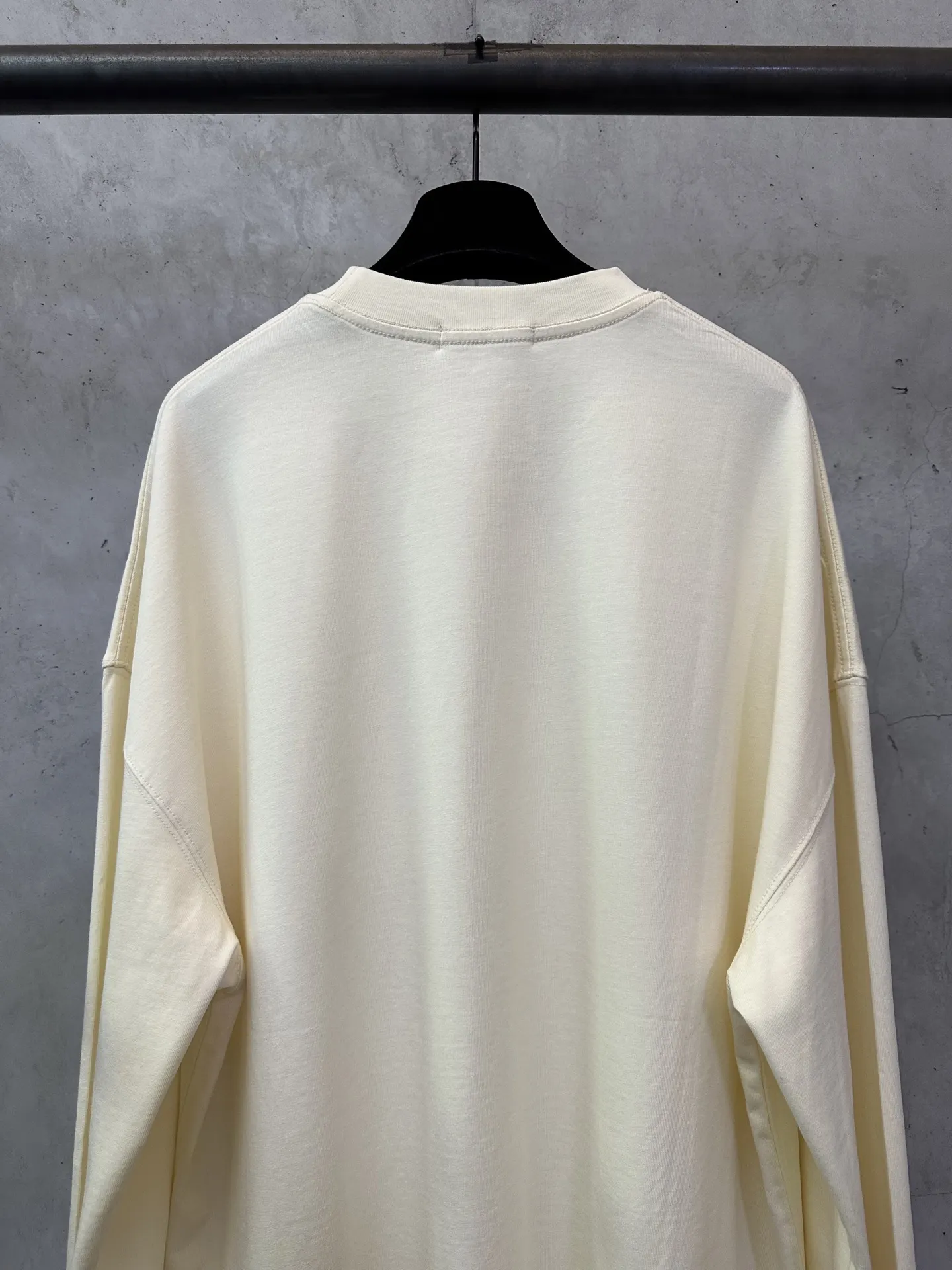 Logo Print Heavyweight Cotton Long-Sleeve T-Shirt D23021764 — view 5
