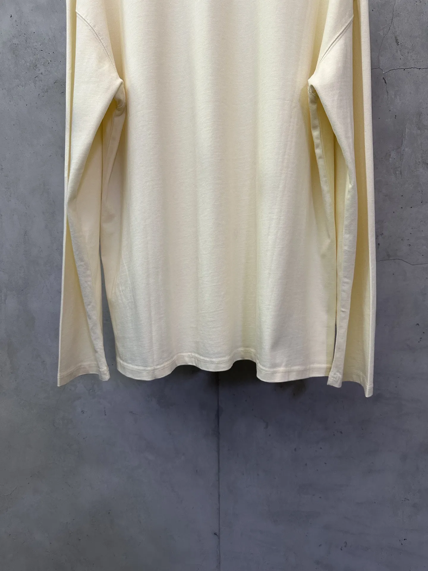 Logo Print Heavyweight Cotton Long-Sleeve T-Shirt D23021764 — view 6