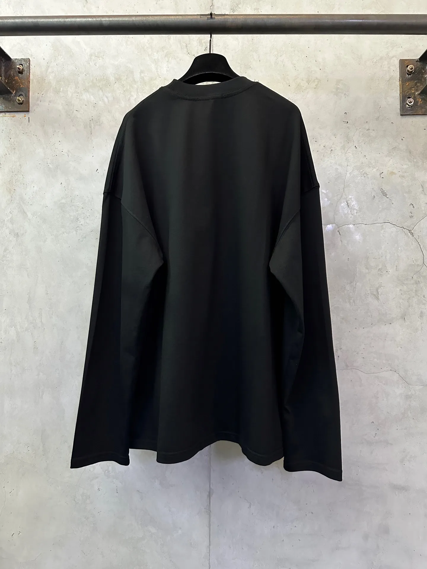 Logo-Print Heavyweight Cotton Long-Sleeve T-Shirt D23021763 — view 2