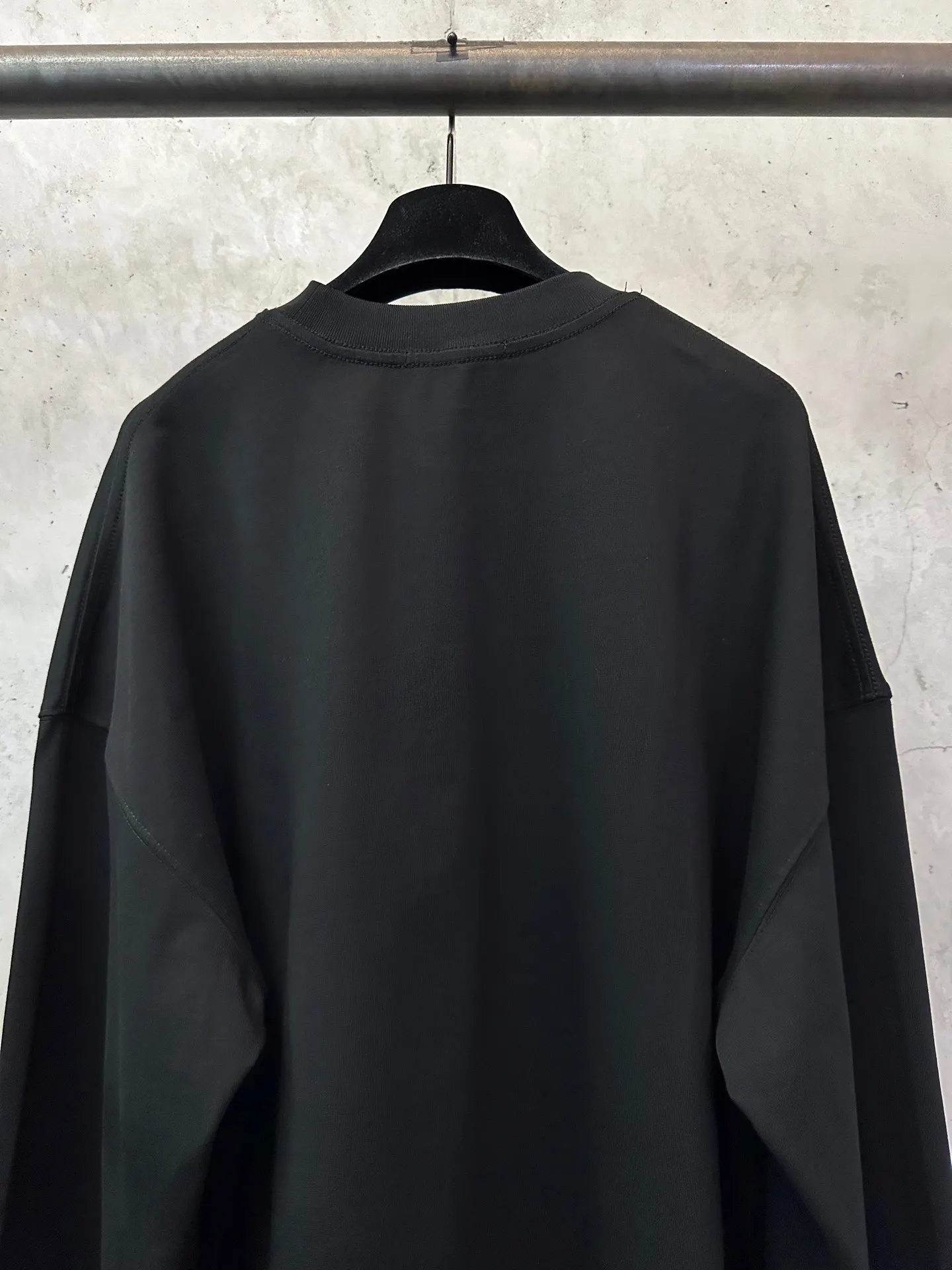 Logo-Print Heavyweight Cotton Long-Sleeve T-Shirt D23021763 — view 5