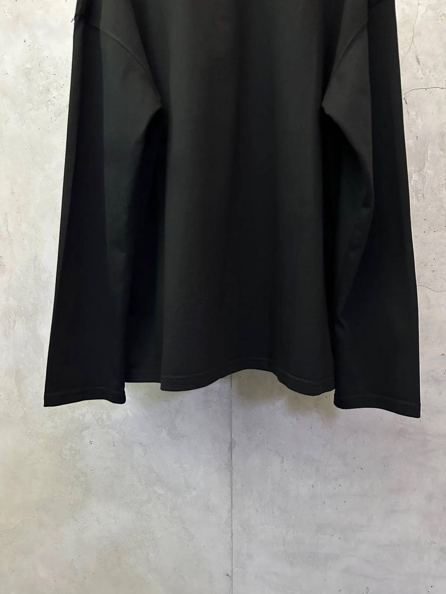Logo-Print Heavyweight Cotton Long-Sleeve T-Shirt D23021763 — view 6
