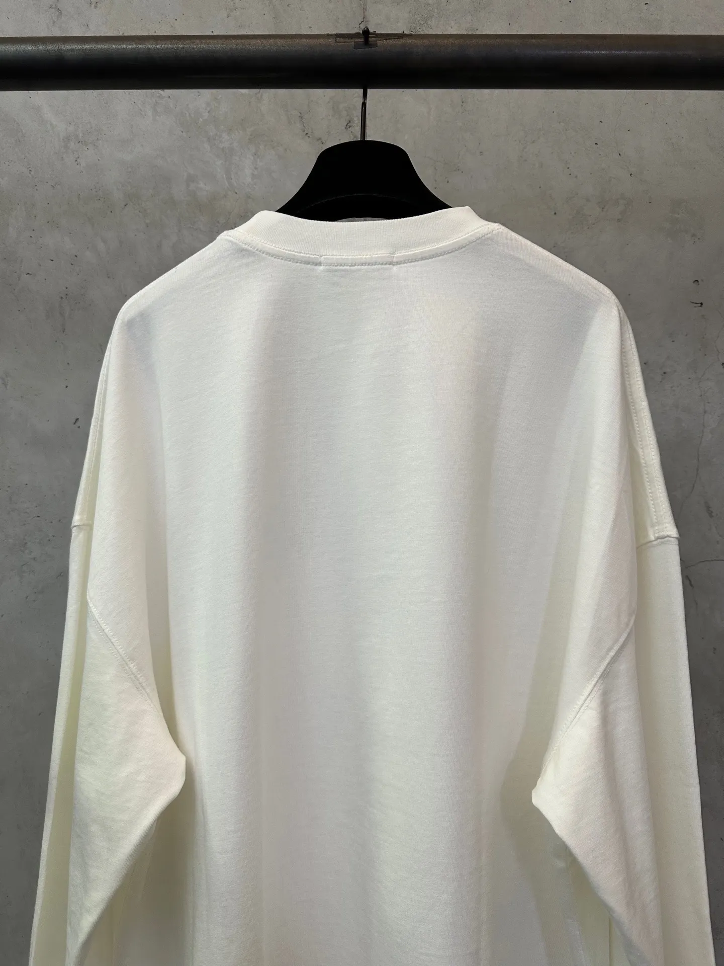 Logo Print Heavyweight Cotton Long-Sleeve T-Shirt D23021761 — view 5