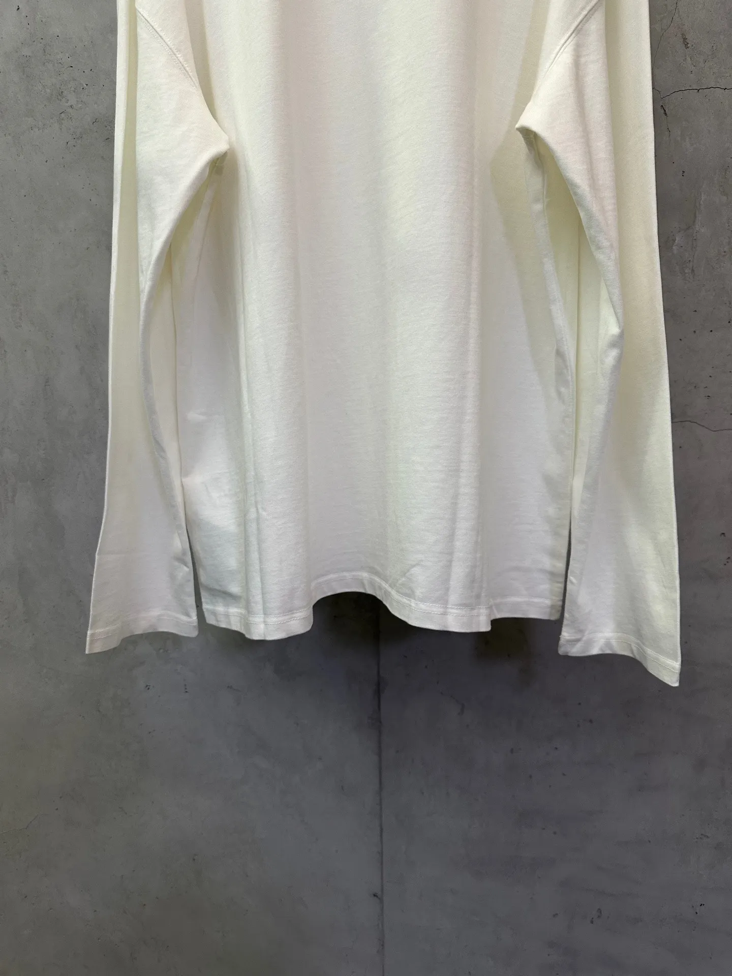 Logo Print Heavyweight Cotton Long-Sleeve T-Shirt D23021761 — view 6