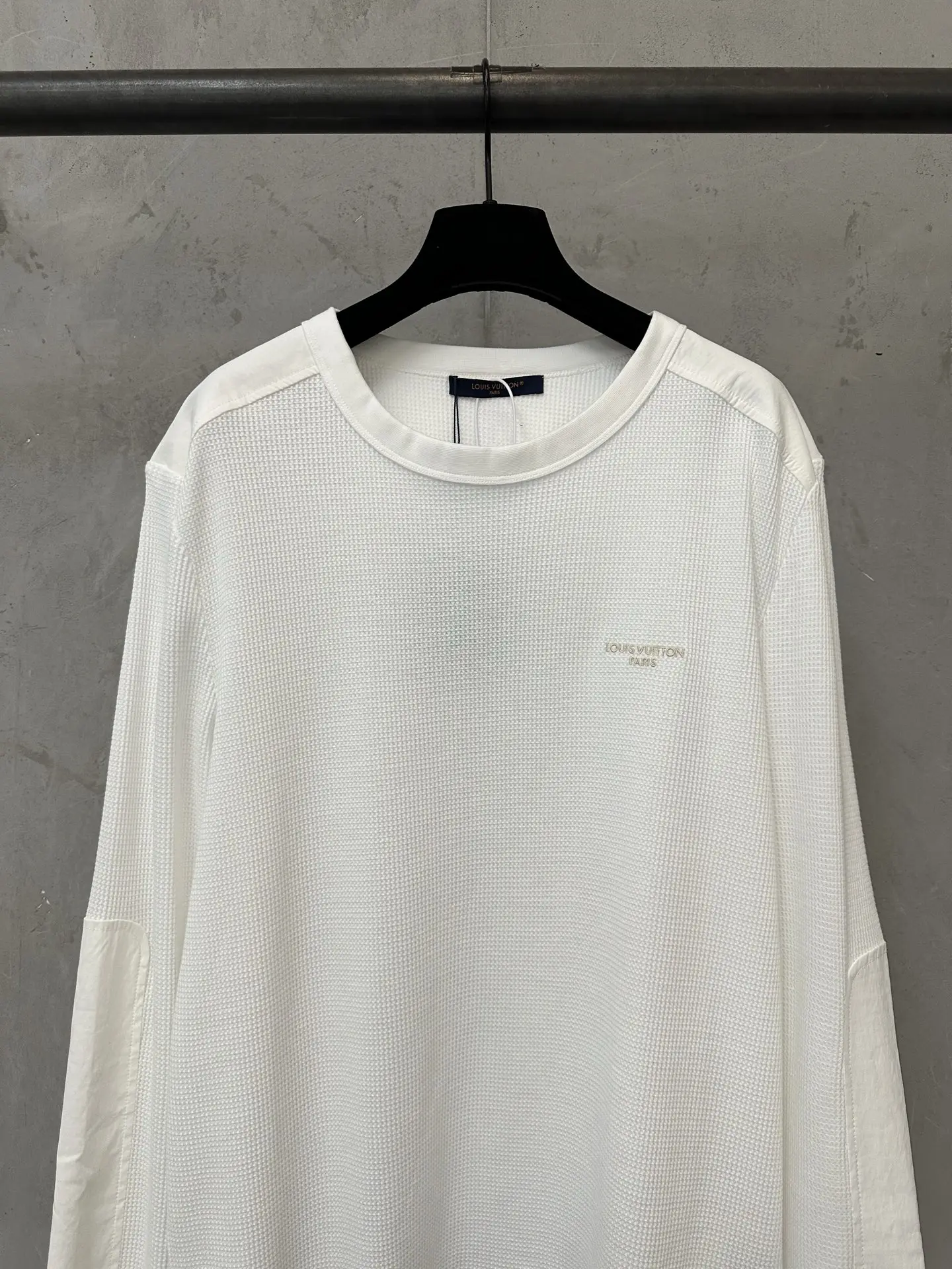Embroidered Logo Waffle-Knit Long-Sleeve T-Shirt D23023551 — view 3