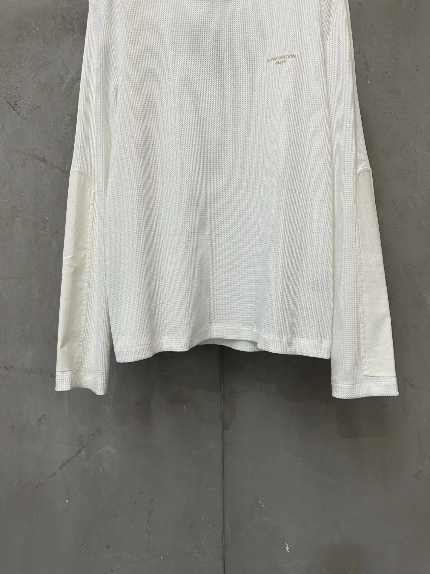 Embroidered Logo Waffle-Knit Long-Sleeve T-Shirt D23023551 — view 4
