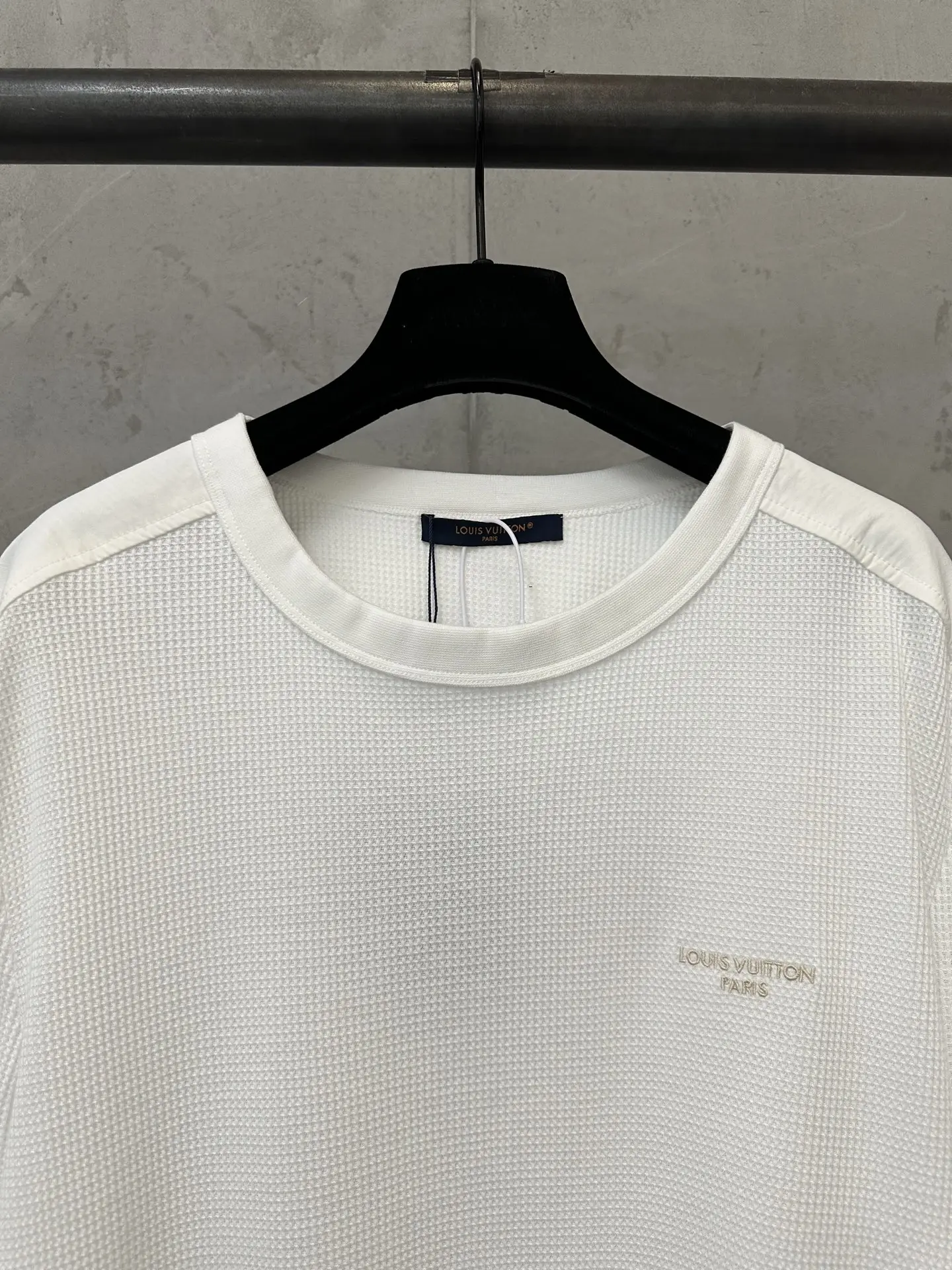 Embroidered Logo Waffle-Knit Long-Sleeve T-Shirt D23023551 — view 5