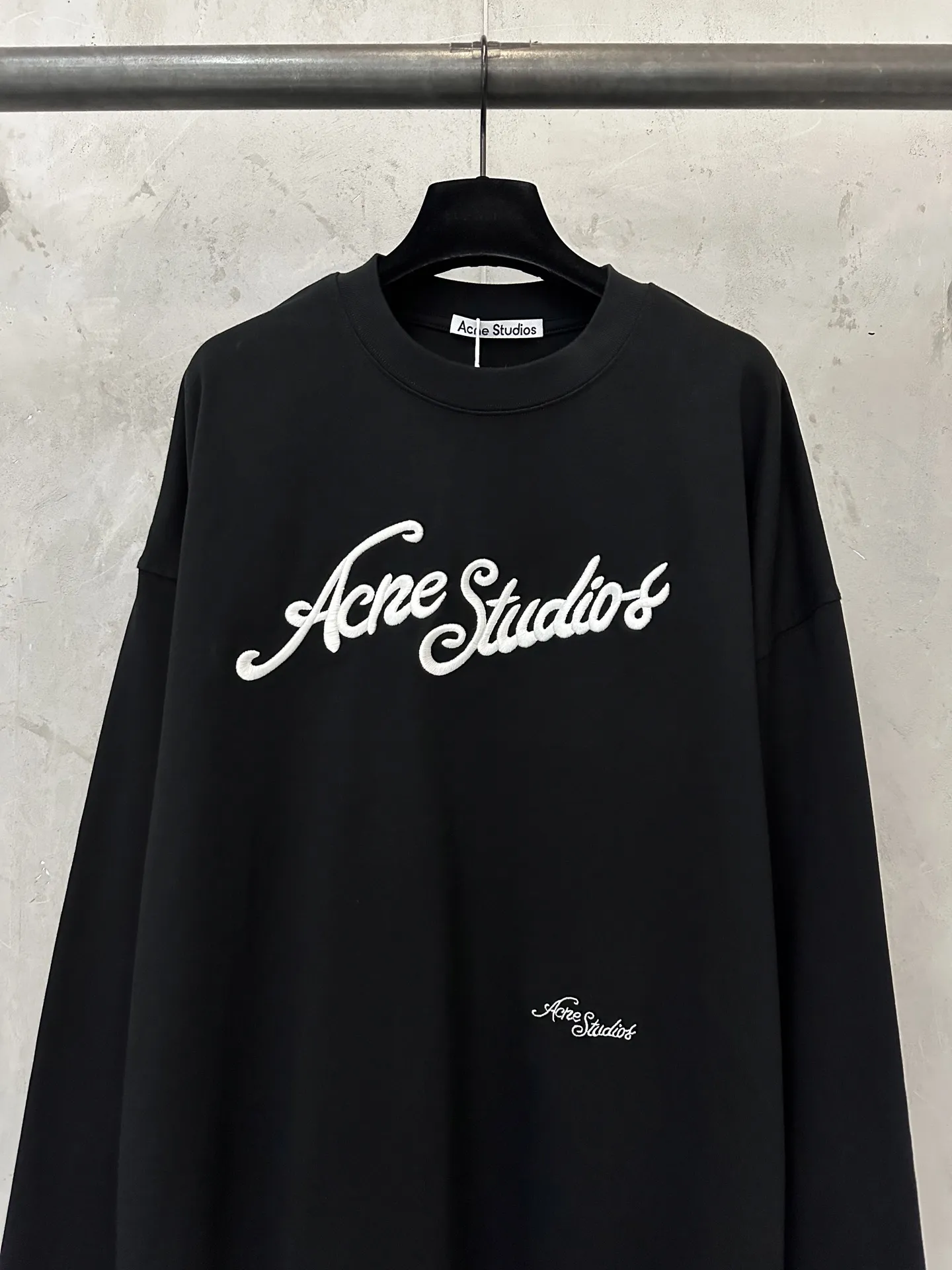Oversized Embroidered Logo Long-Sleeve T-Shirt D23024424 — view 3
