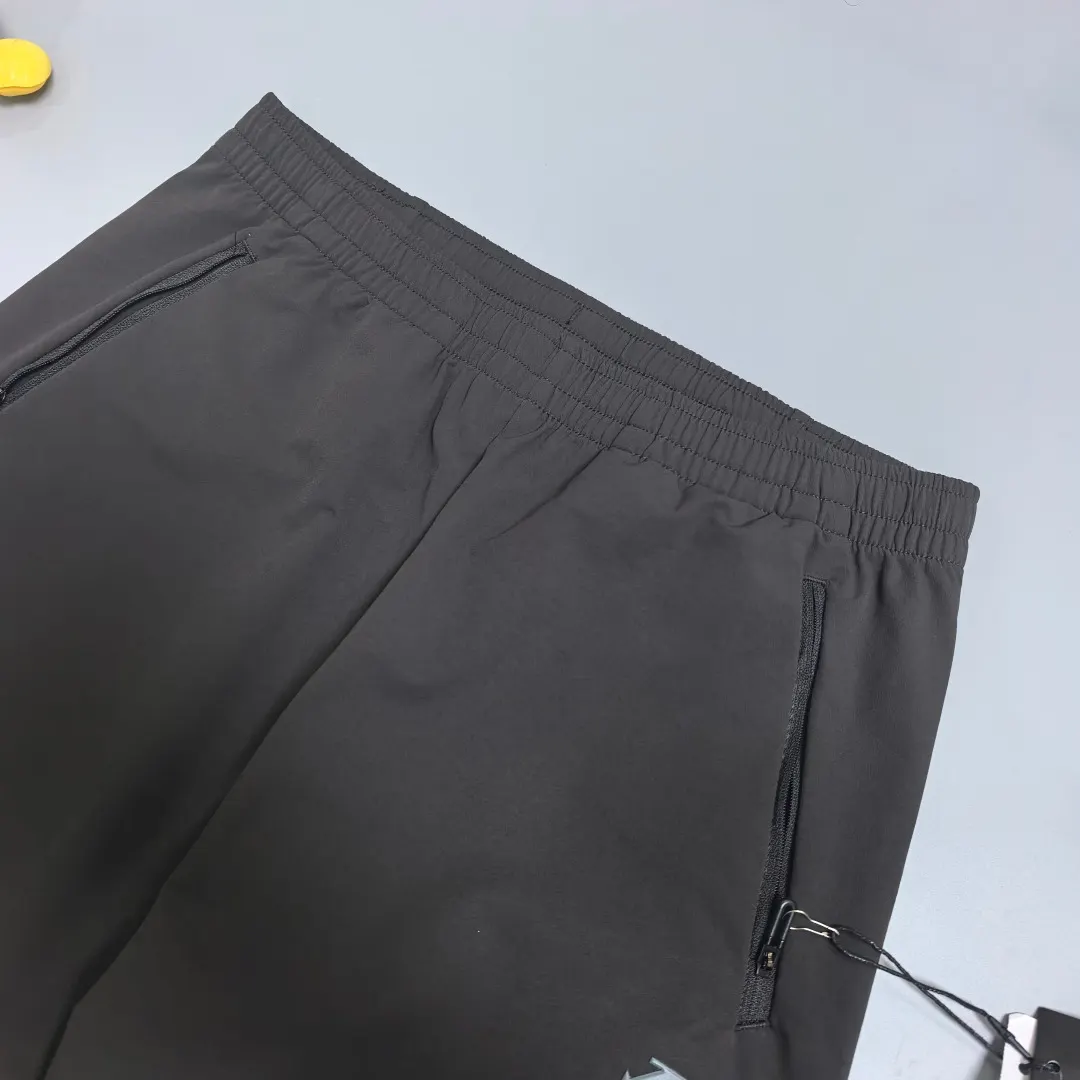 Descente CARAT Moisture-Wicking Training Trousers D23020274 — view 3