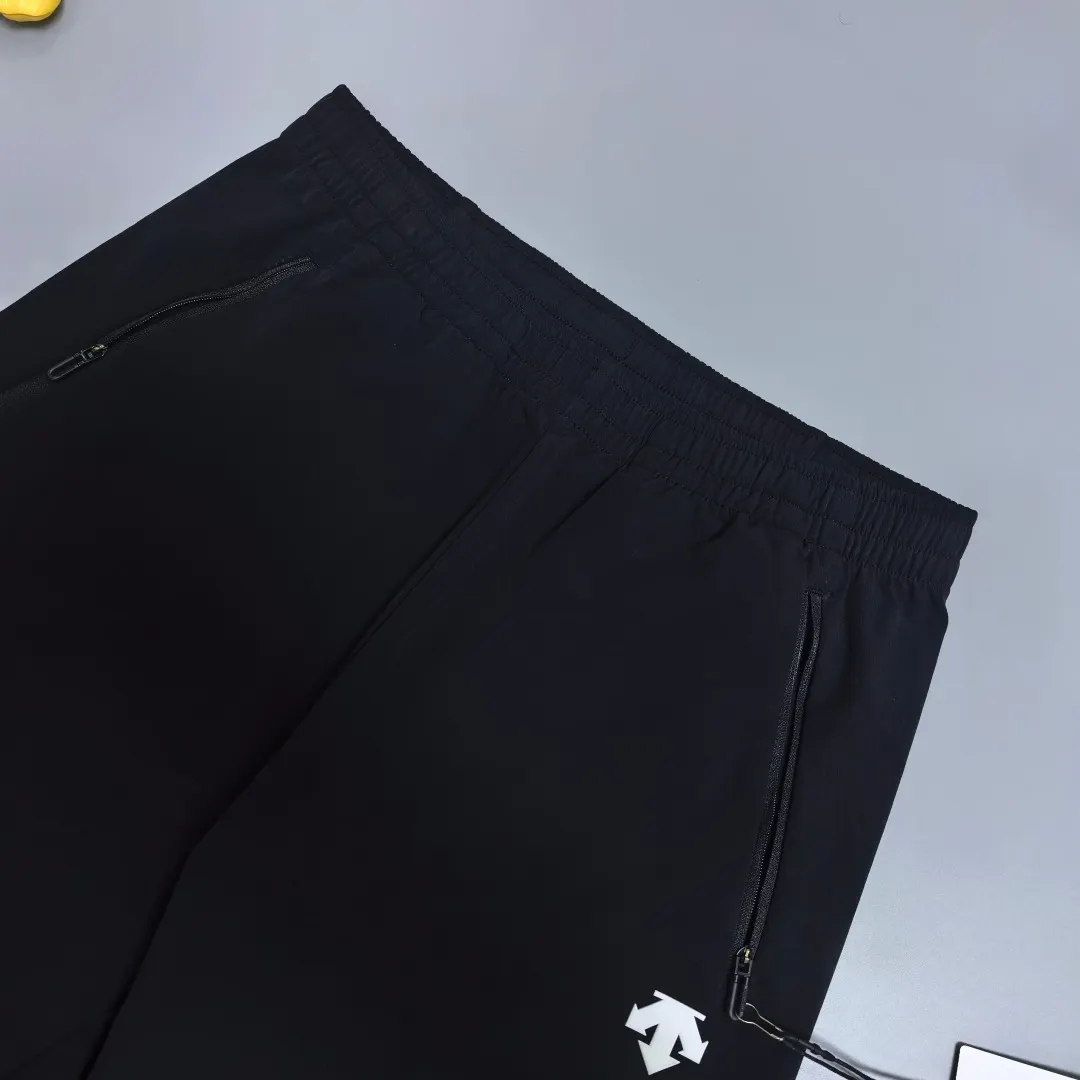 Descente Carat Moisture-Wicking Training Trousers D23020275 — view 3
