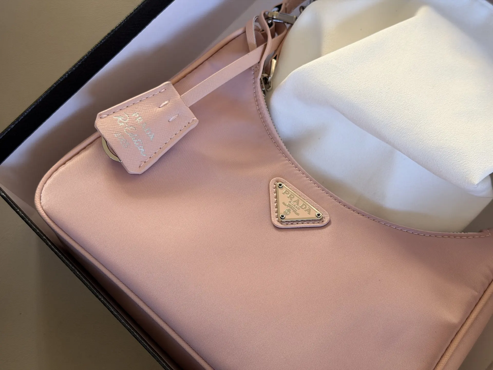 Re-Edition 2005 Nylon Shoulder Bag D23018200 — view 2