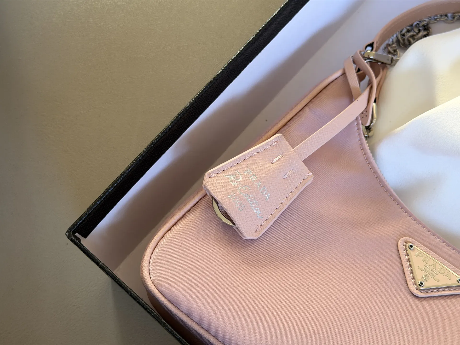 Re-Edition 2005 Nylon Shoulder Bag D23018200 — view 3