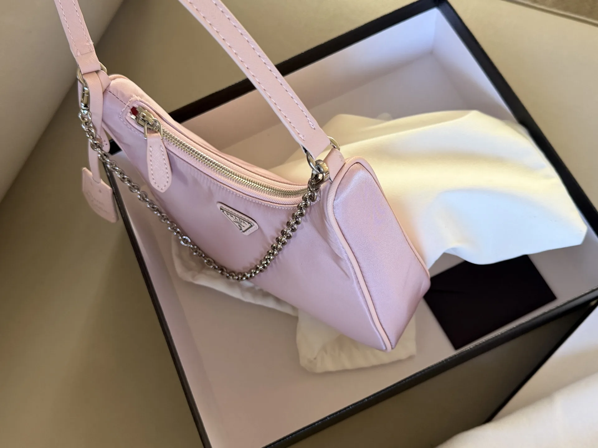 Re-Edition 2005 Nylon Shoulder Bag D23018200 — view 4