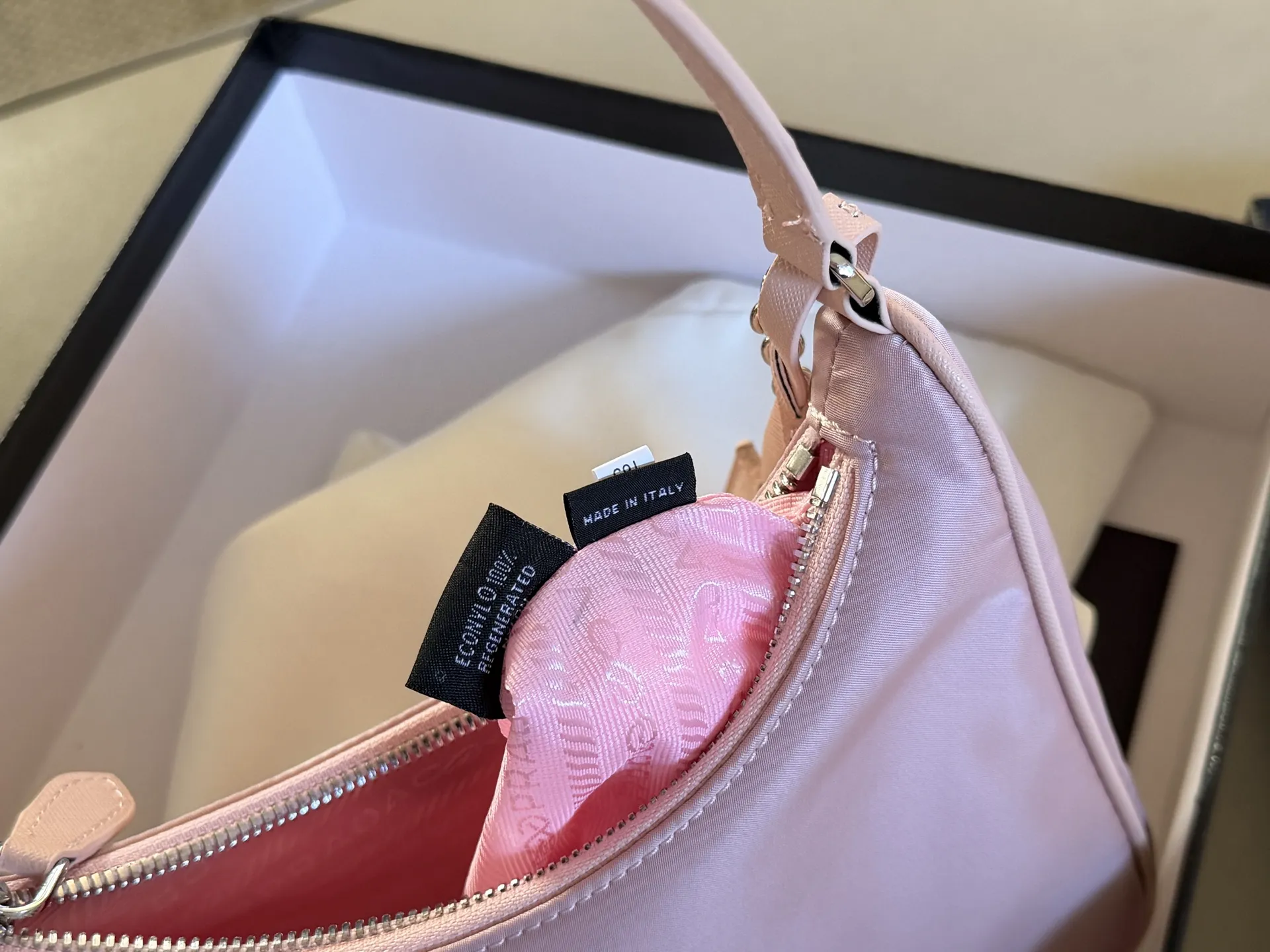 Re-Edition 2005 Nylon Shoulder Bag D23018200 — view 8