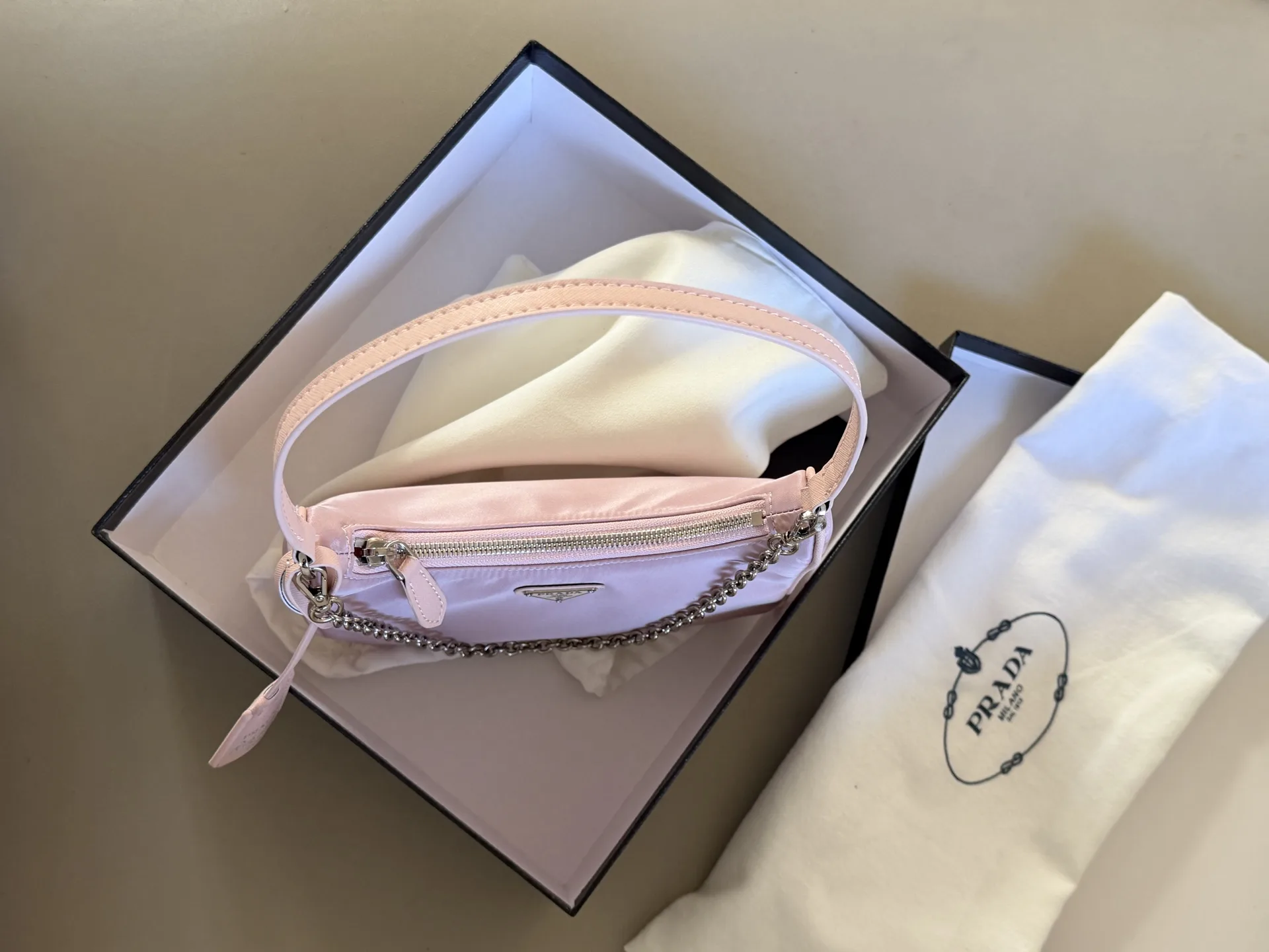 Re-Edition 2005 Nylon Shoulder Bag D23018200 — view 9