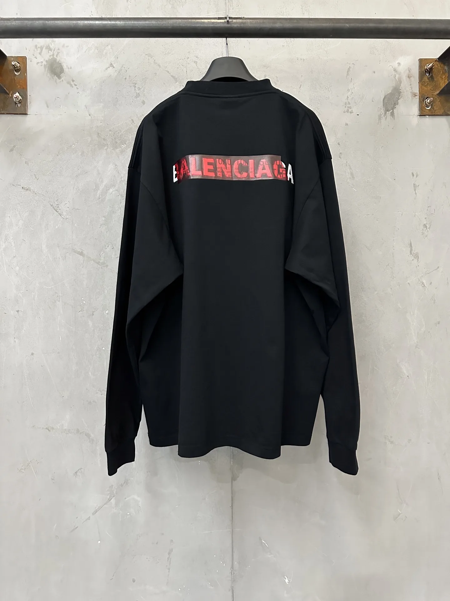 Tape Logo Embroidered Long-Sleeve T-Shirt D23523517 — view 2