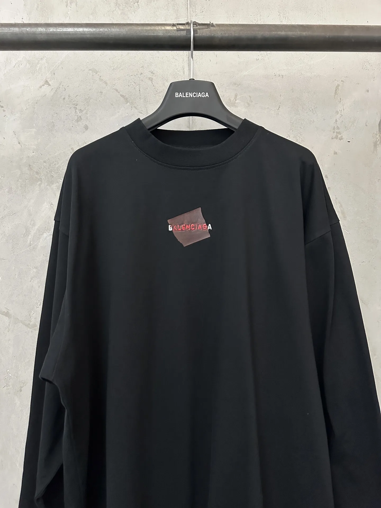 Tape Logo Embroidered Long-Sleeve T-Shirt D23523517 — view 3