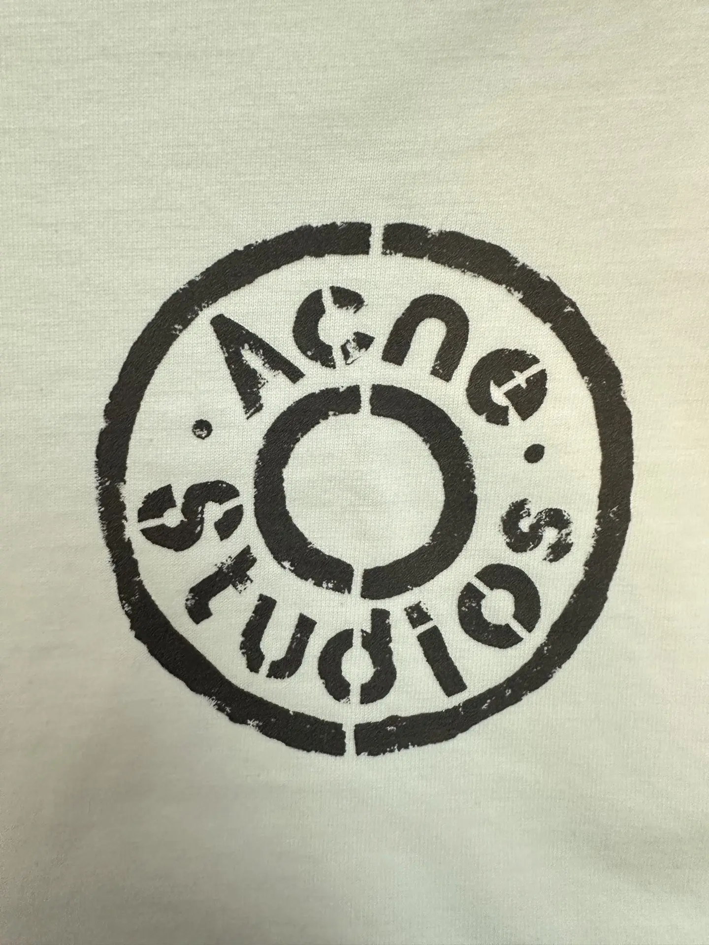 Logo Graphic Long-Sleeve T-Shirt D24012882 — view 8