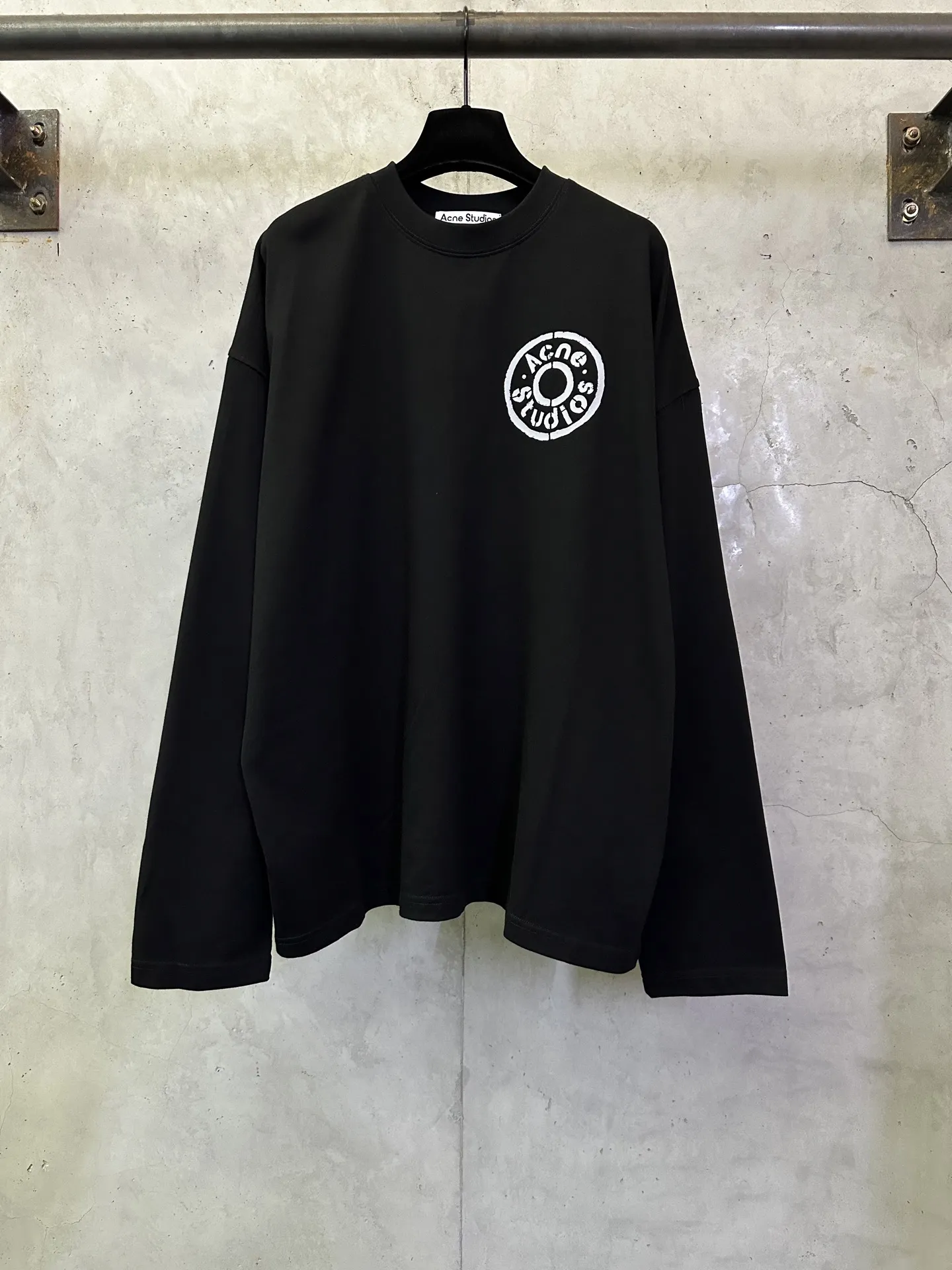 Logo Graphic Long-Sleeve T-Shirt D24012881
