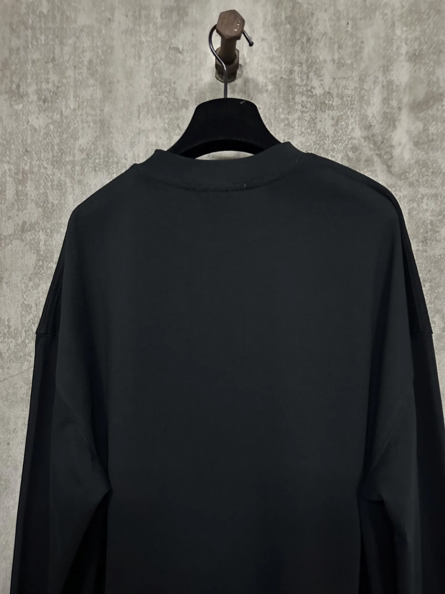 Logo Print Heavyweight Cotton Long-Sleeve T-Shirt D24015729 — view 5