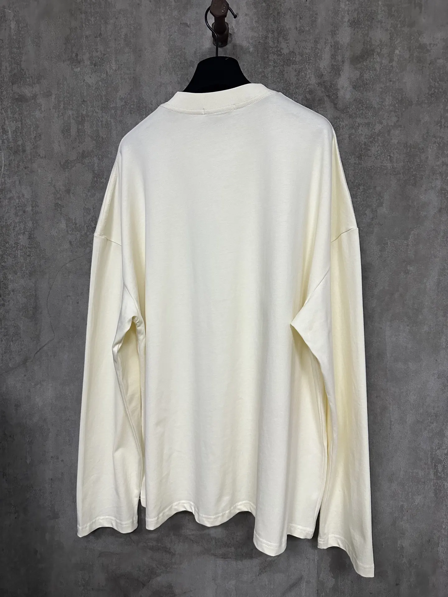Logo-Print Heavyweight Cotton Long-Sleeve T-Shirt D24015730 — view 2