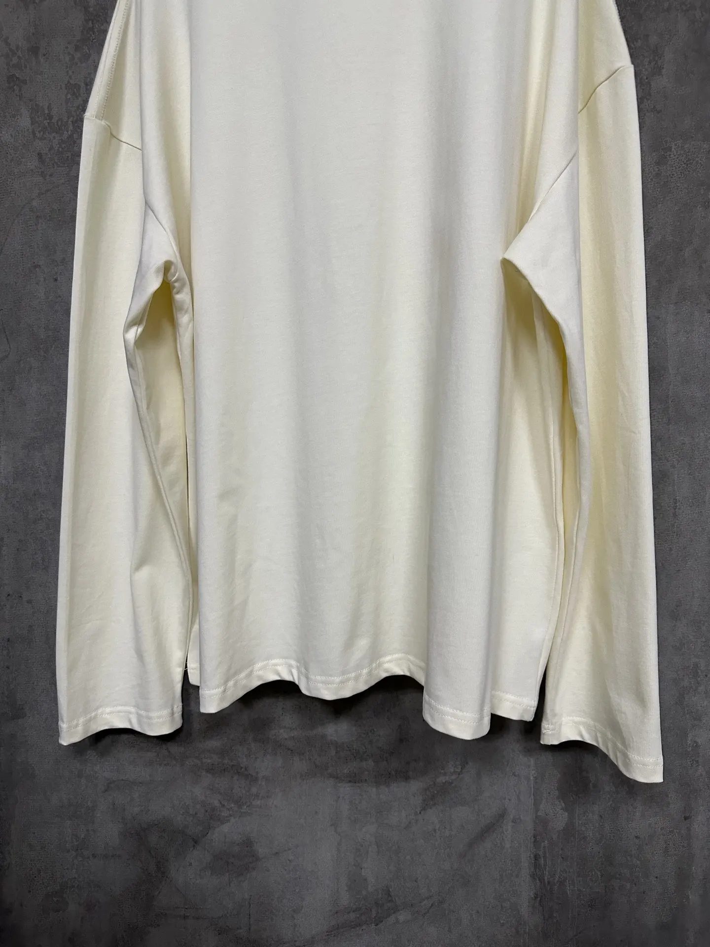 Logo-Print Heavyweight Cotton Long-Sleeve T-Shirt D24015730 — view 6