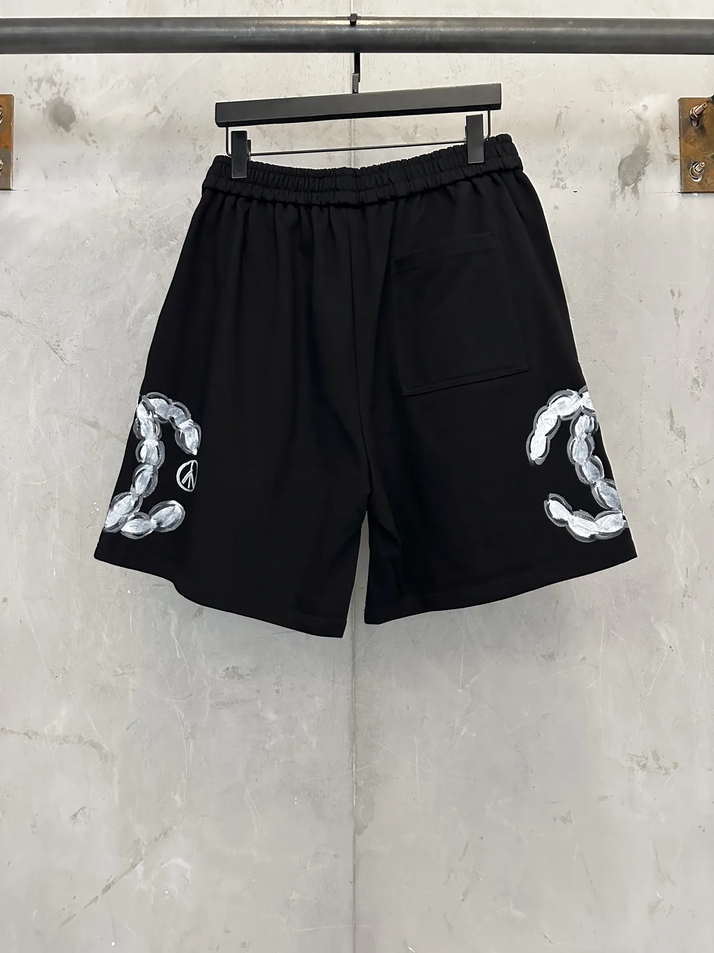 Hand-Painted Logo Loopback Cotton Shorts D24012299 — view 2