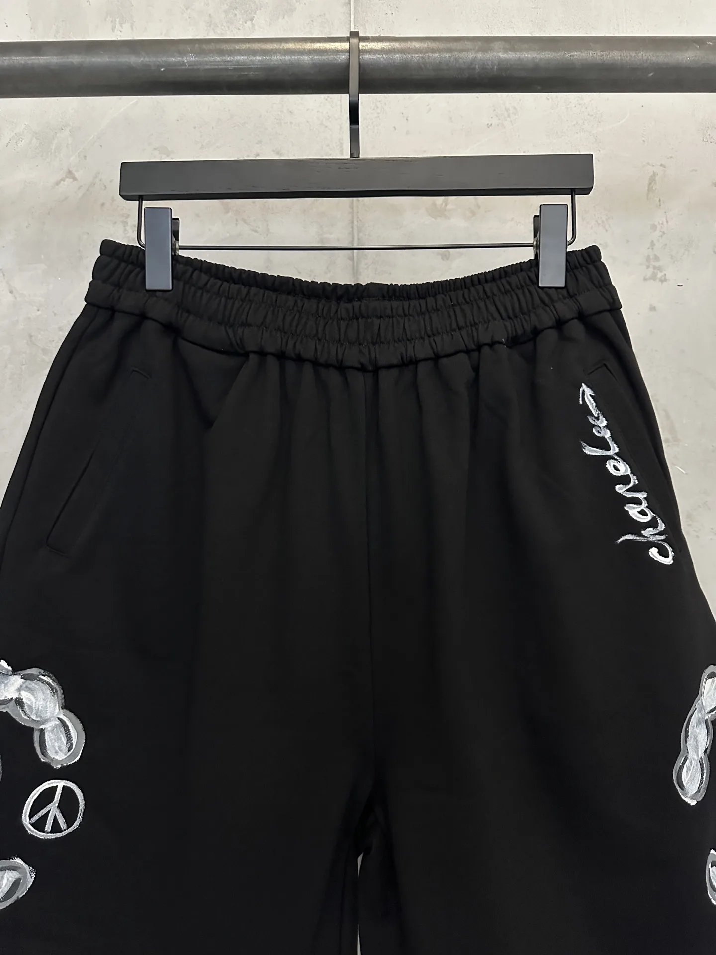 Hand-Painted Logo Loopback Cotton Shorts D24012299 — view 3