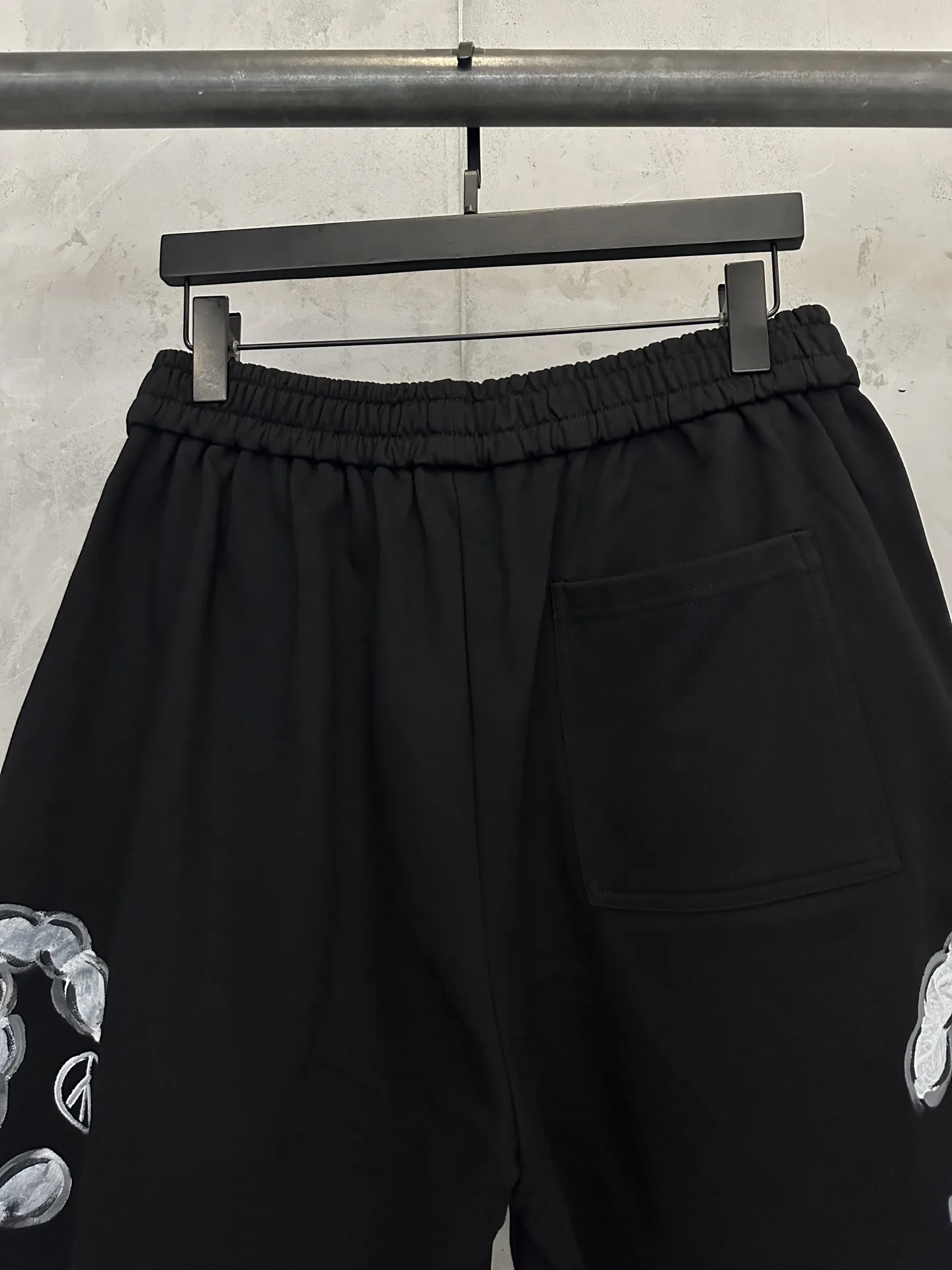 Hand-Painted Logo Loopback Cotton Shorts D24012299 — view 5