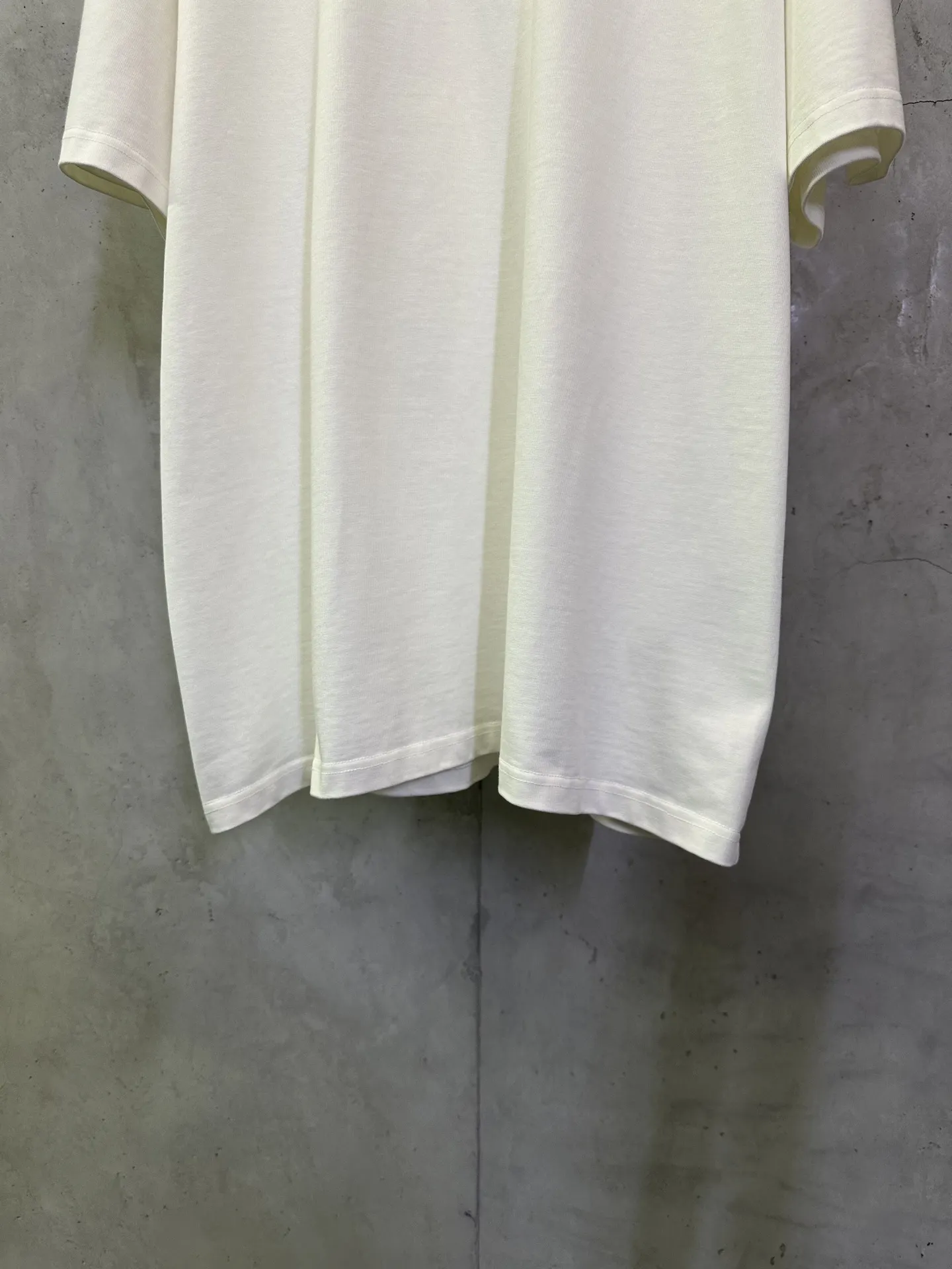 Logo Embossed Heavyweight Cotton T-Shirt D24012911 — view 4
