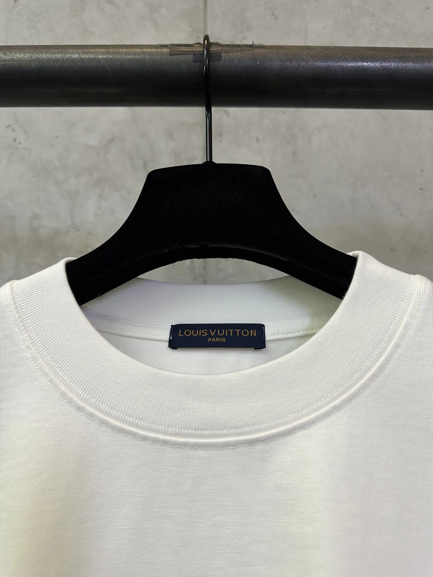 Logo Embossed Heavyweight Cotton T-Shirt D24012911 — view 7