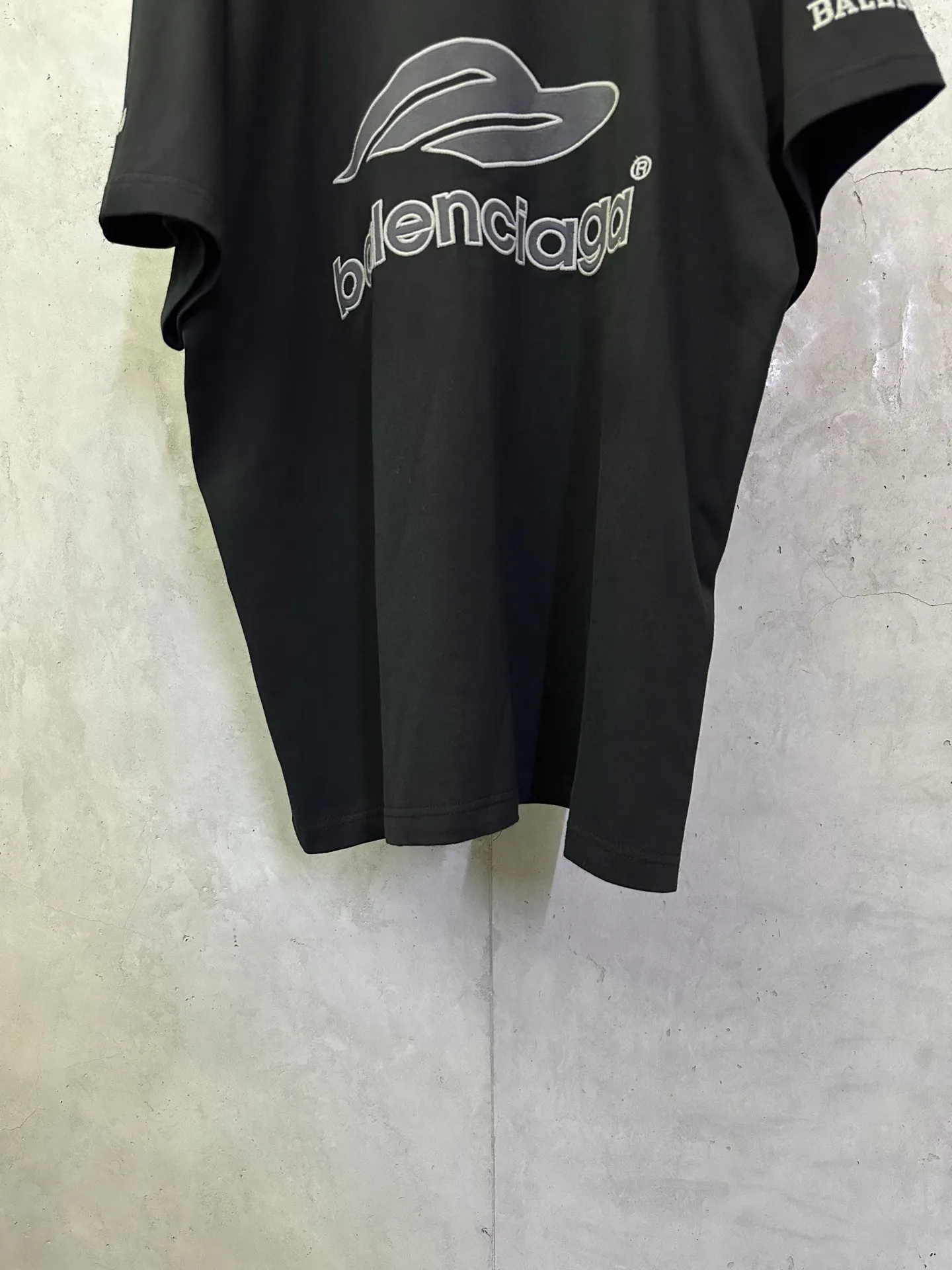 Football Series Embroidered V-Neck Jersey D24511912 — view 4