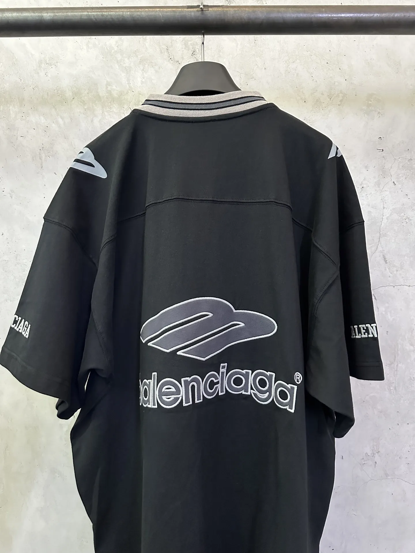 Football Series Embroidered V-Neck Jersey D24511912 — view 5