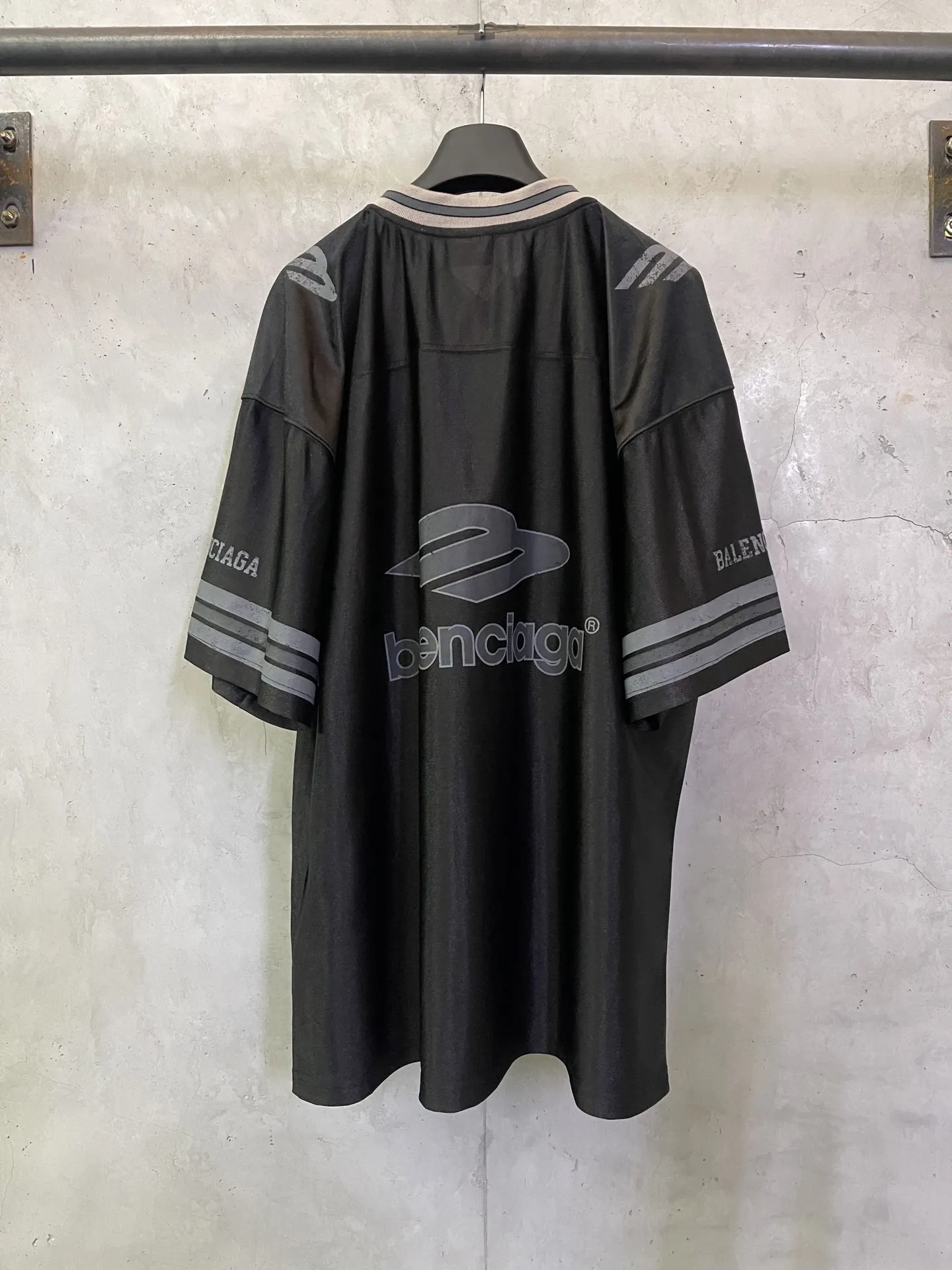 Logo-Embroidered Oversized Football Jersey D25015686 — view 2