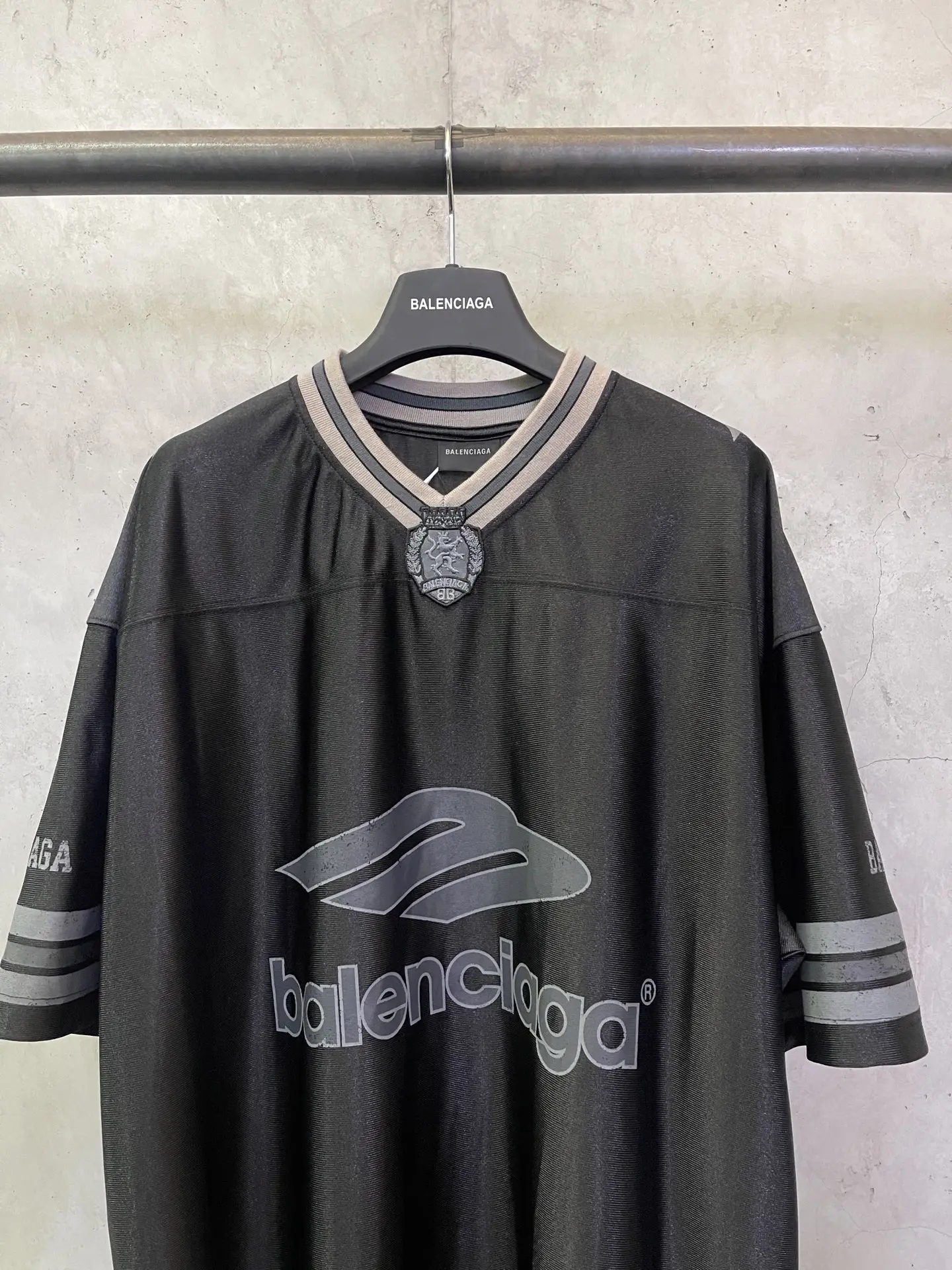 Logo-Embroidered Oversized Football Jersey D25015686 — view 3