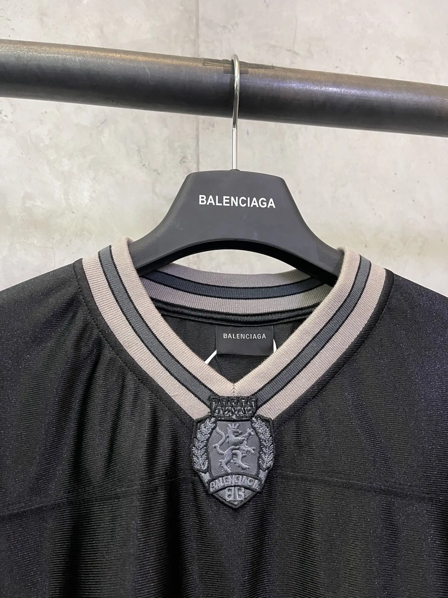 Logo-Embroidered Oversized Football Jersey D25015686 — view 7