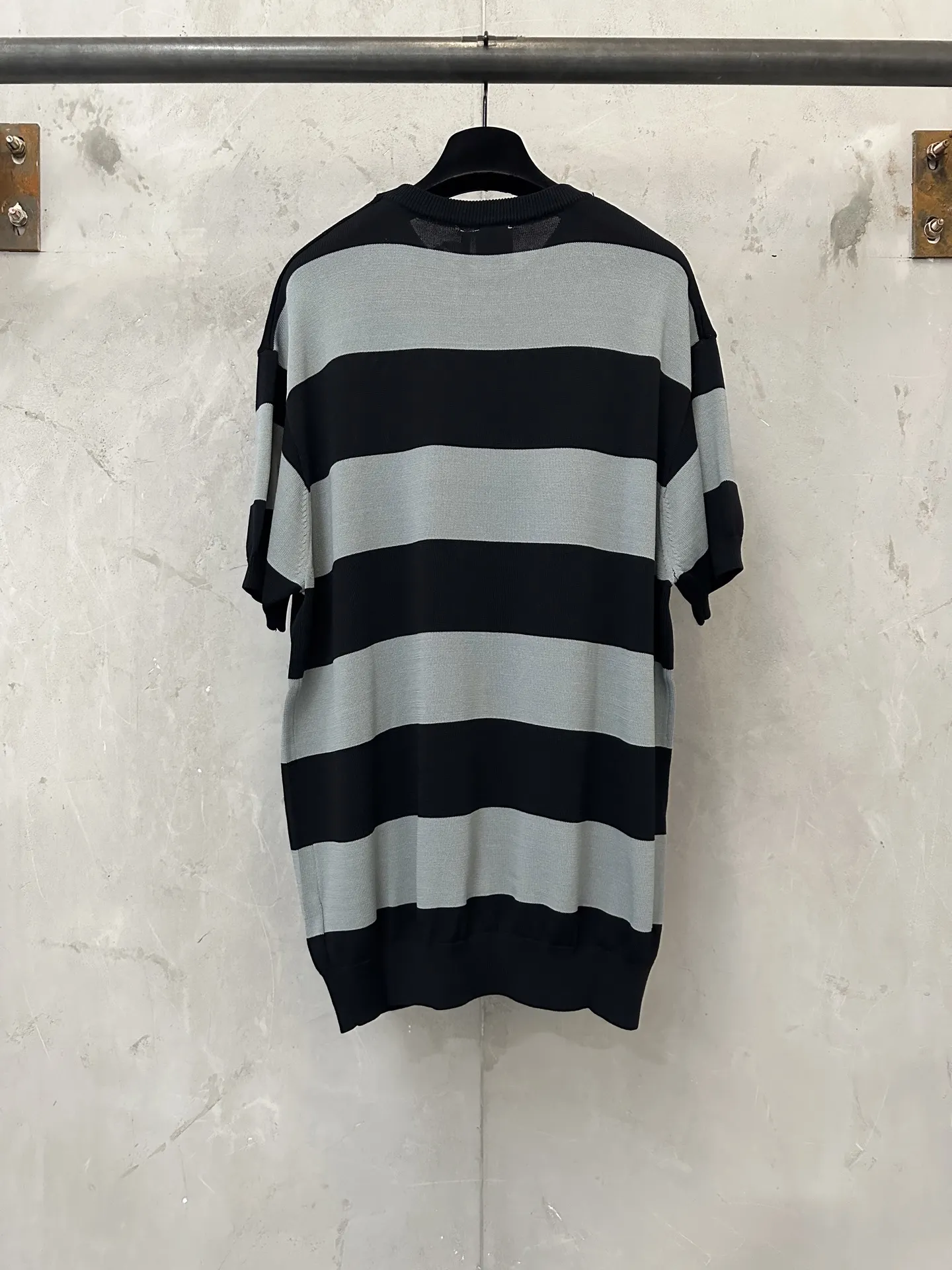 Logo Embroidered Striped Knit T-Shirt D25020208 — view 2