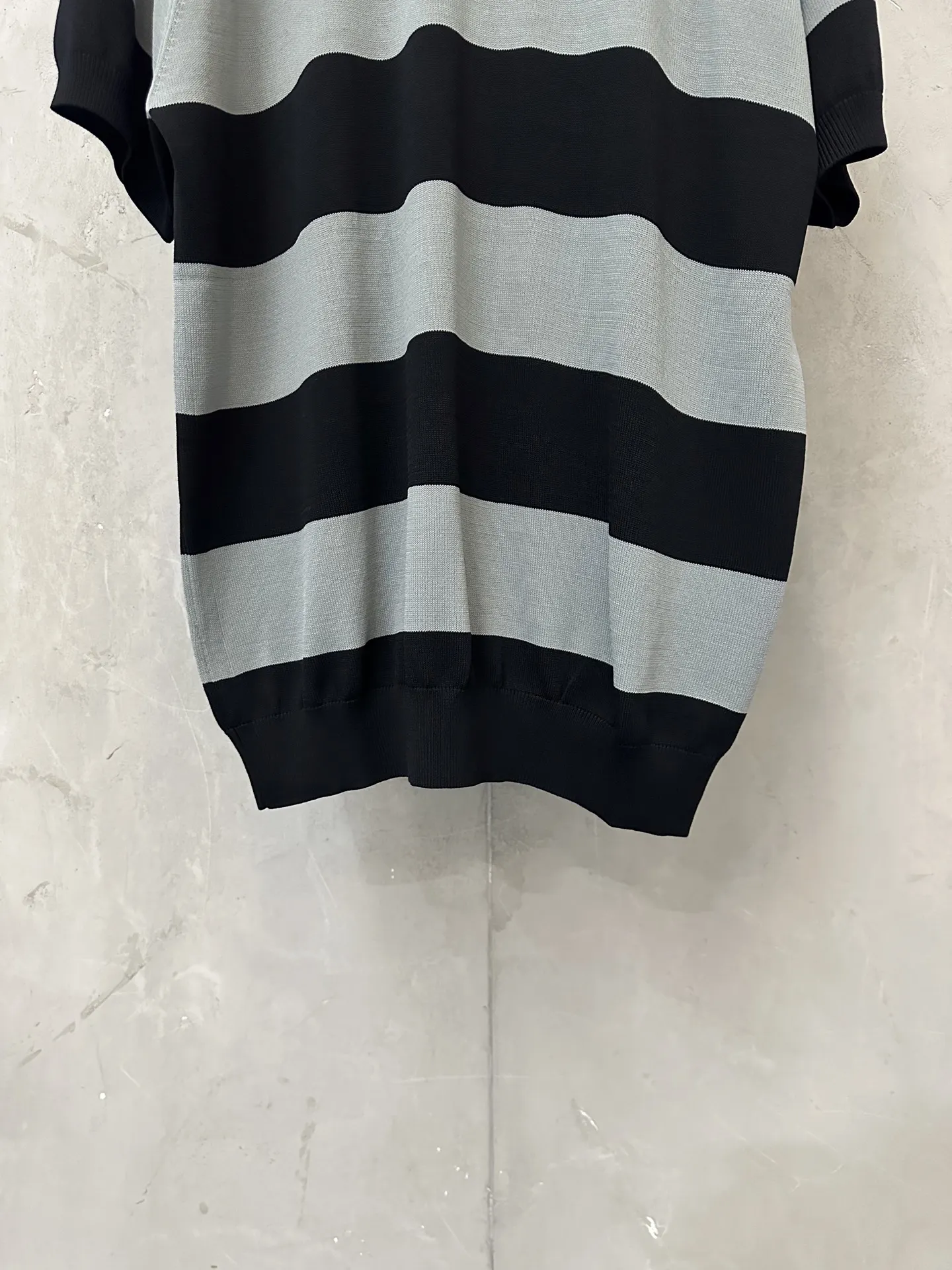 Logo Embroidered Striped Knit T-Shirt D25020208 — view 4
