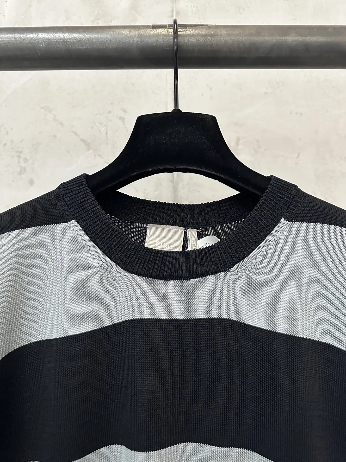 Logo Embroidered Striped Knit T-Shirt D25020208 — view 5