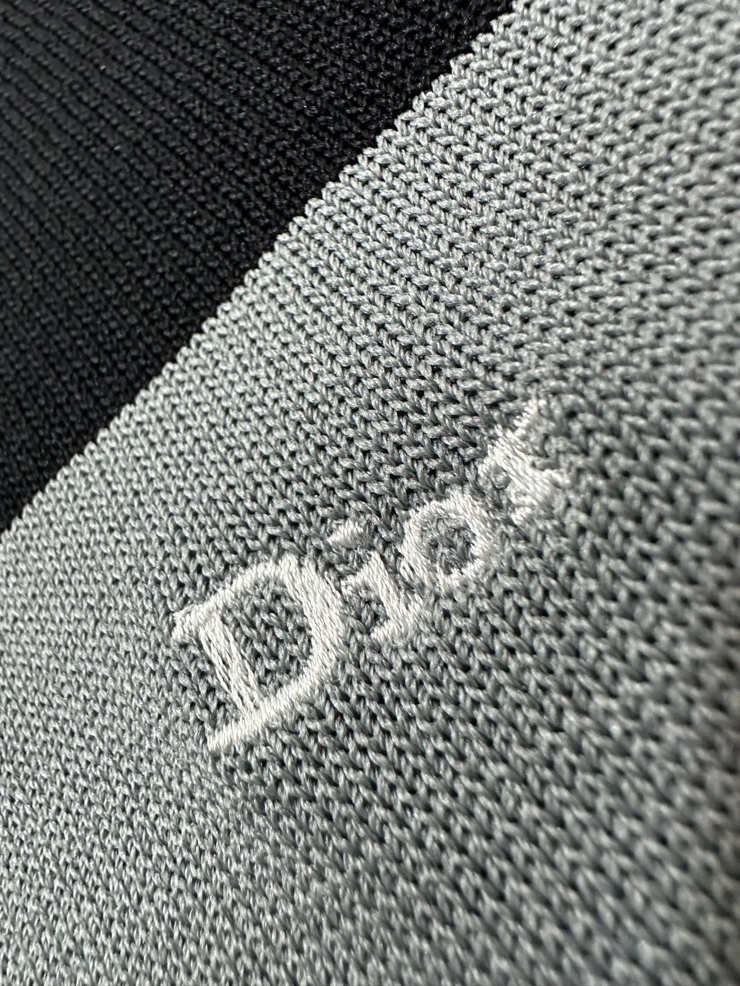 Logo Embroidered Striped Knit T-Shirt D25020208 — view 8