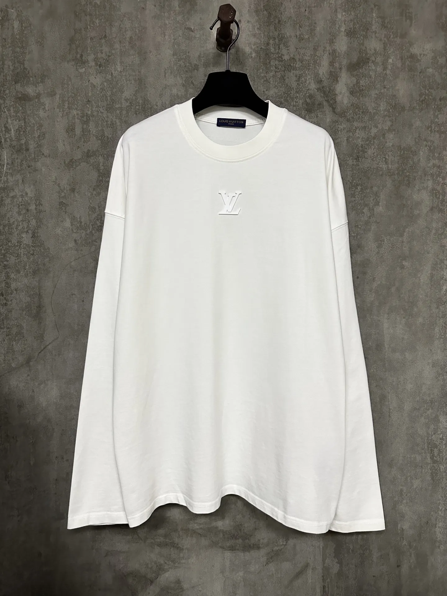Embossed Logo Long-Sleeve T-Shirt D25015731