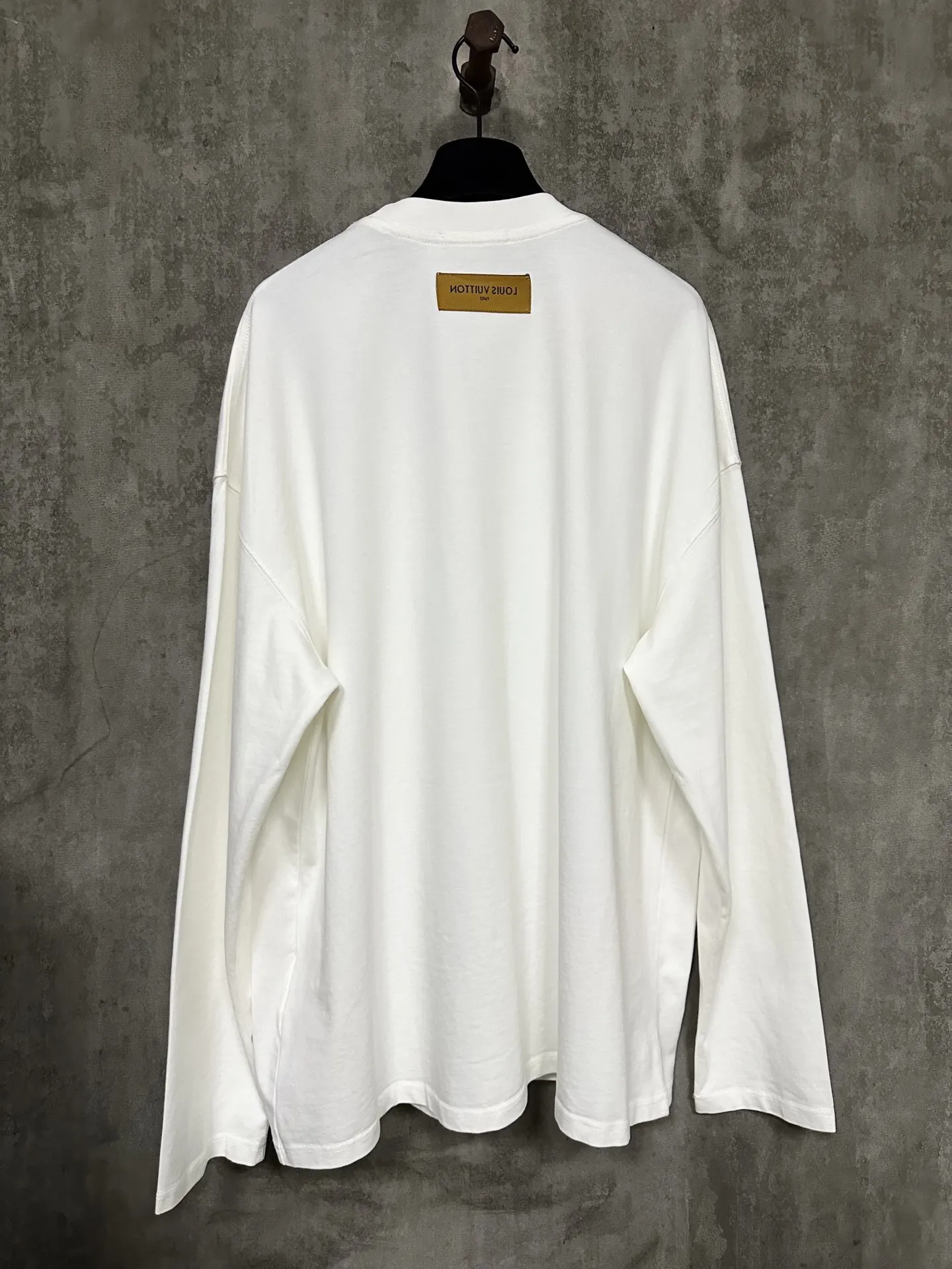 Embossed Logo Long-Sleeve T-Shirt D25015731 — view 2