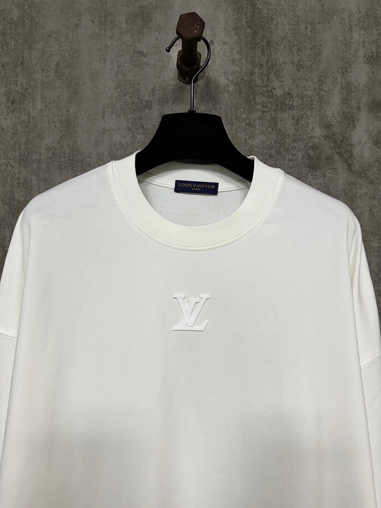 Embossed Logo Long-Sleeve T-Shirt D25015731 — view 3