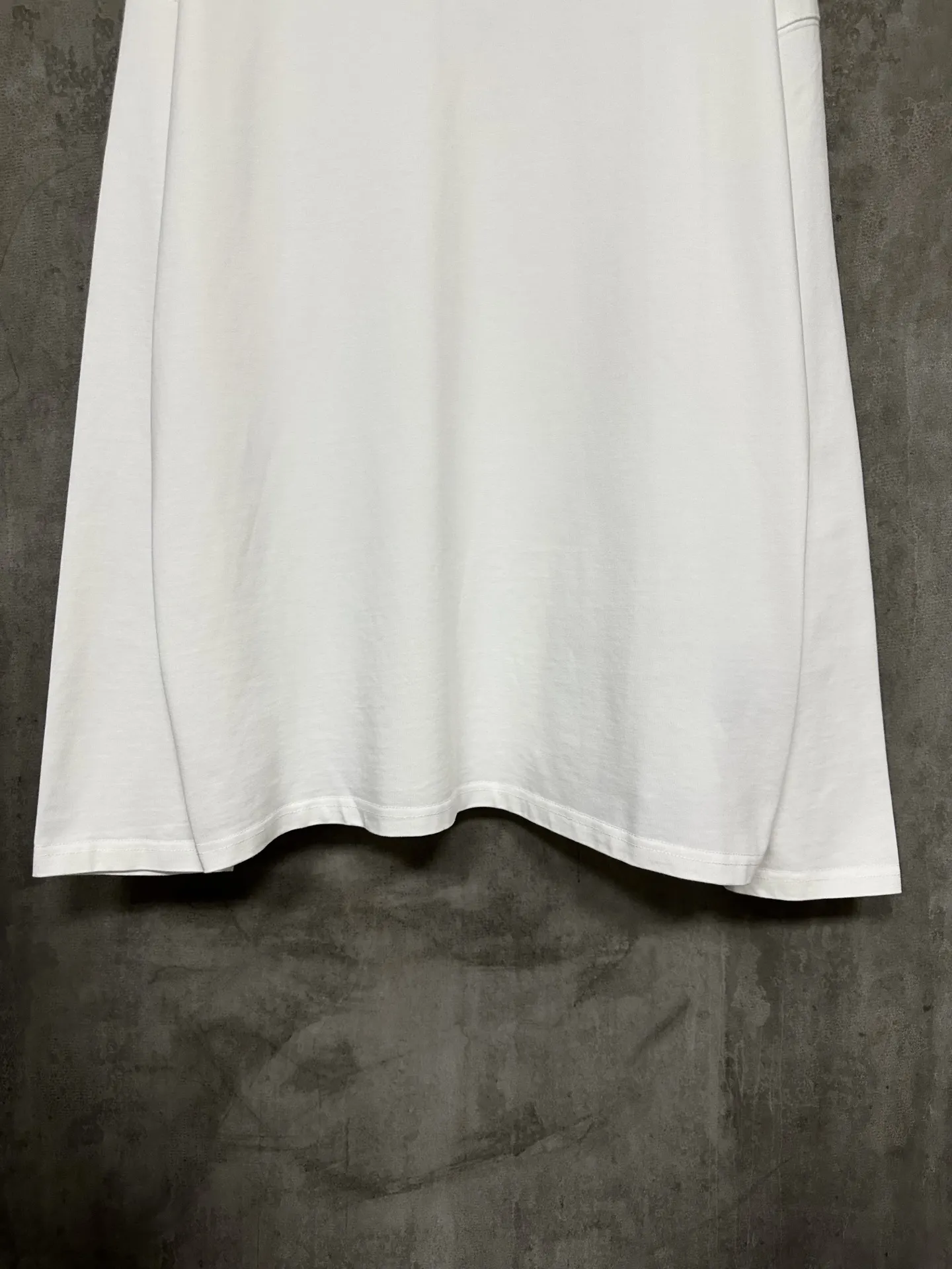 Embossed Logo Long-Sleeve T-Shirt D25015731 — view 4