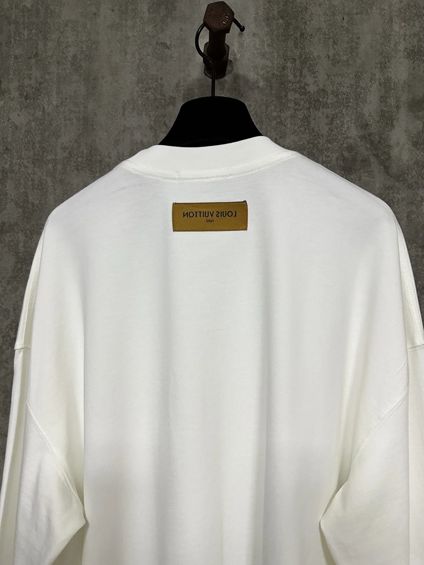 Embossed Logo Long-Sleeve T-Shirt D25015731 — view 5